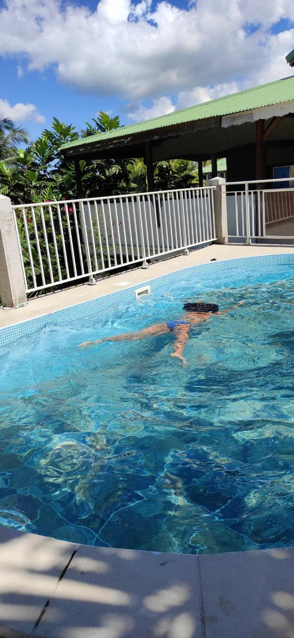 Maison de charme à Sainte-Rose avec piscine partagée