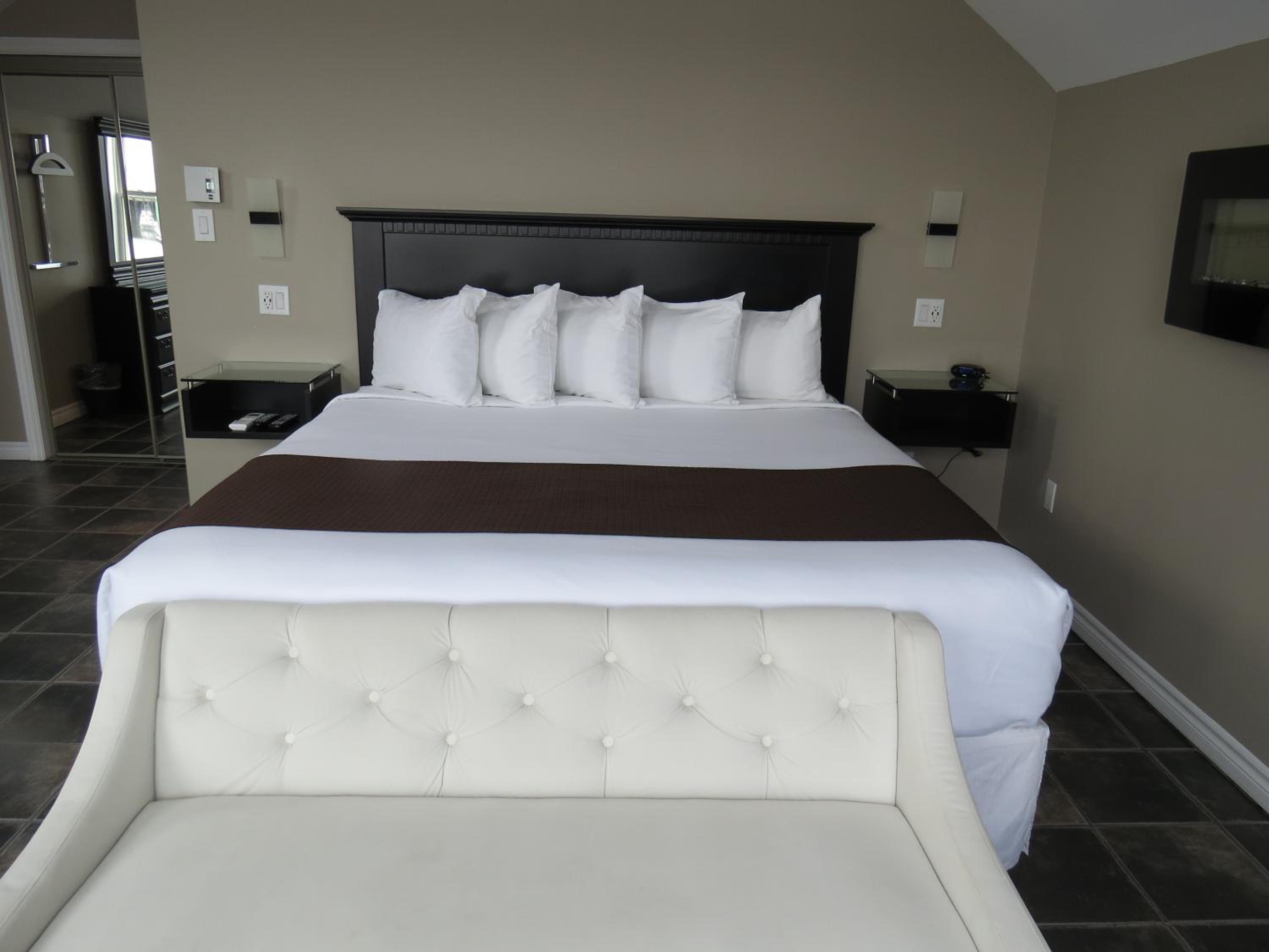 Dockside Suites
