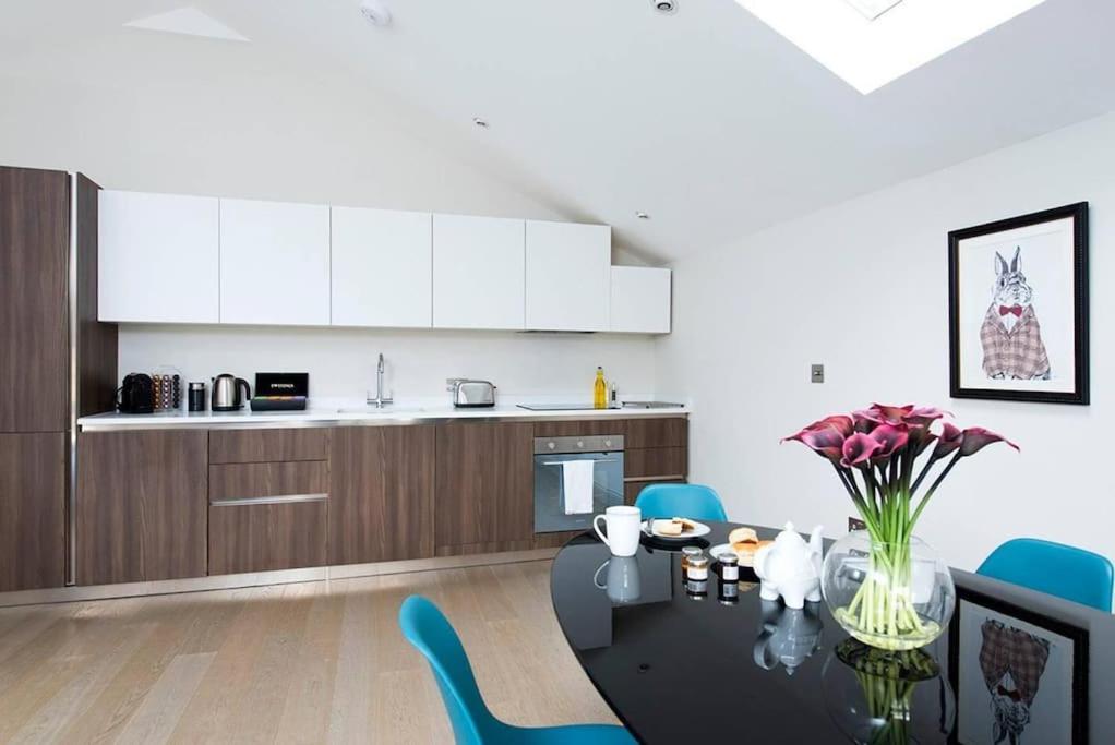 Recently redecorated bright and spacious 1BR flat in West London