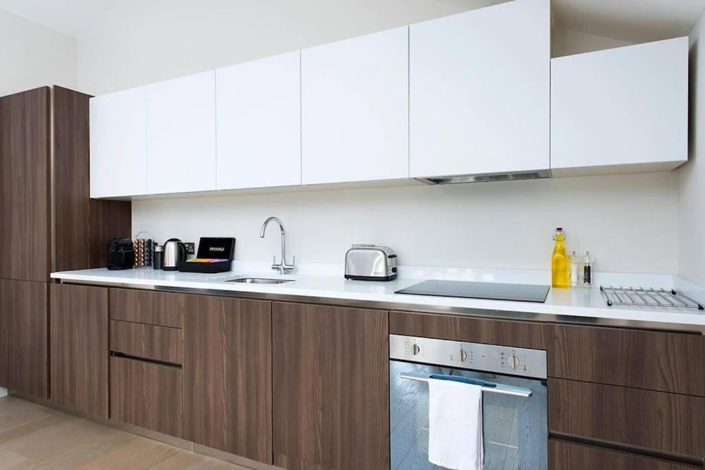 Recently redecorated bright and spacious 1BR flat in West London