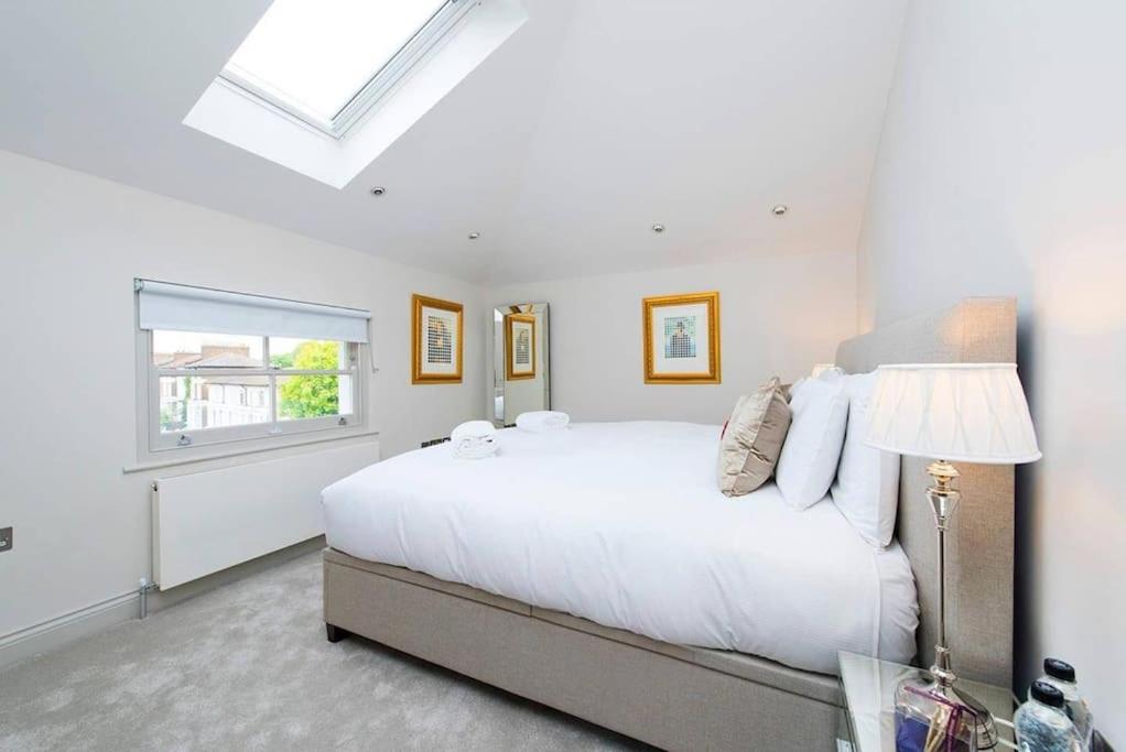 Recently redecorated bright and spacious 1BR flat in West London