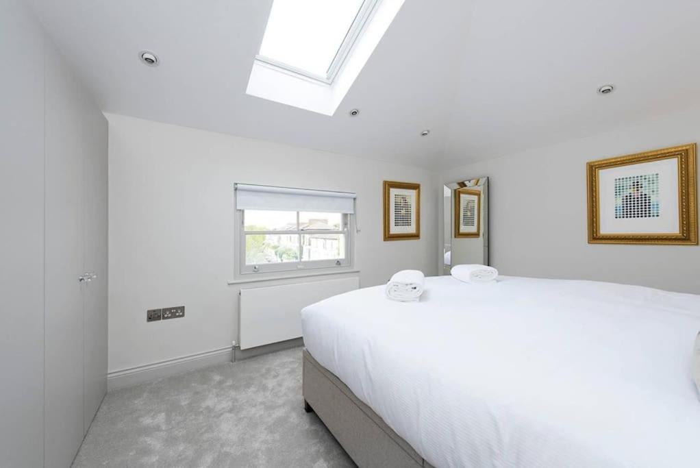 Recently redecorated bright and spacious 1BR flat in West London