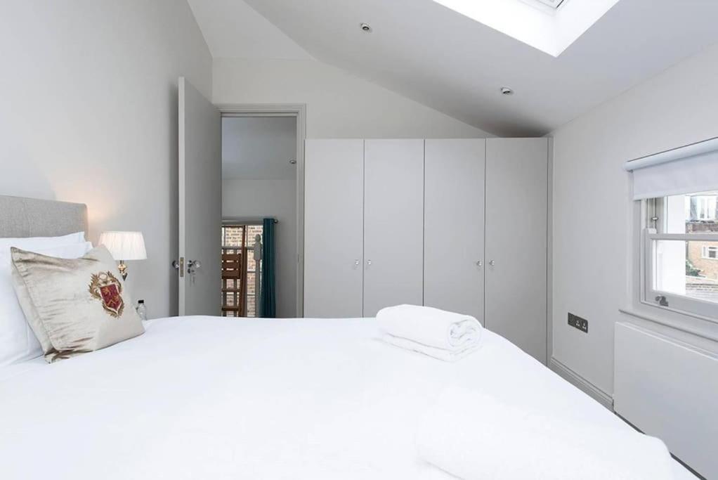 Recently redecorated bright and spacious 1BR flat in West London