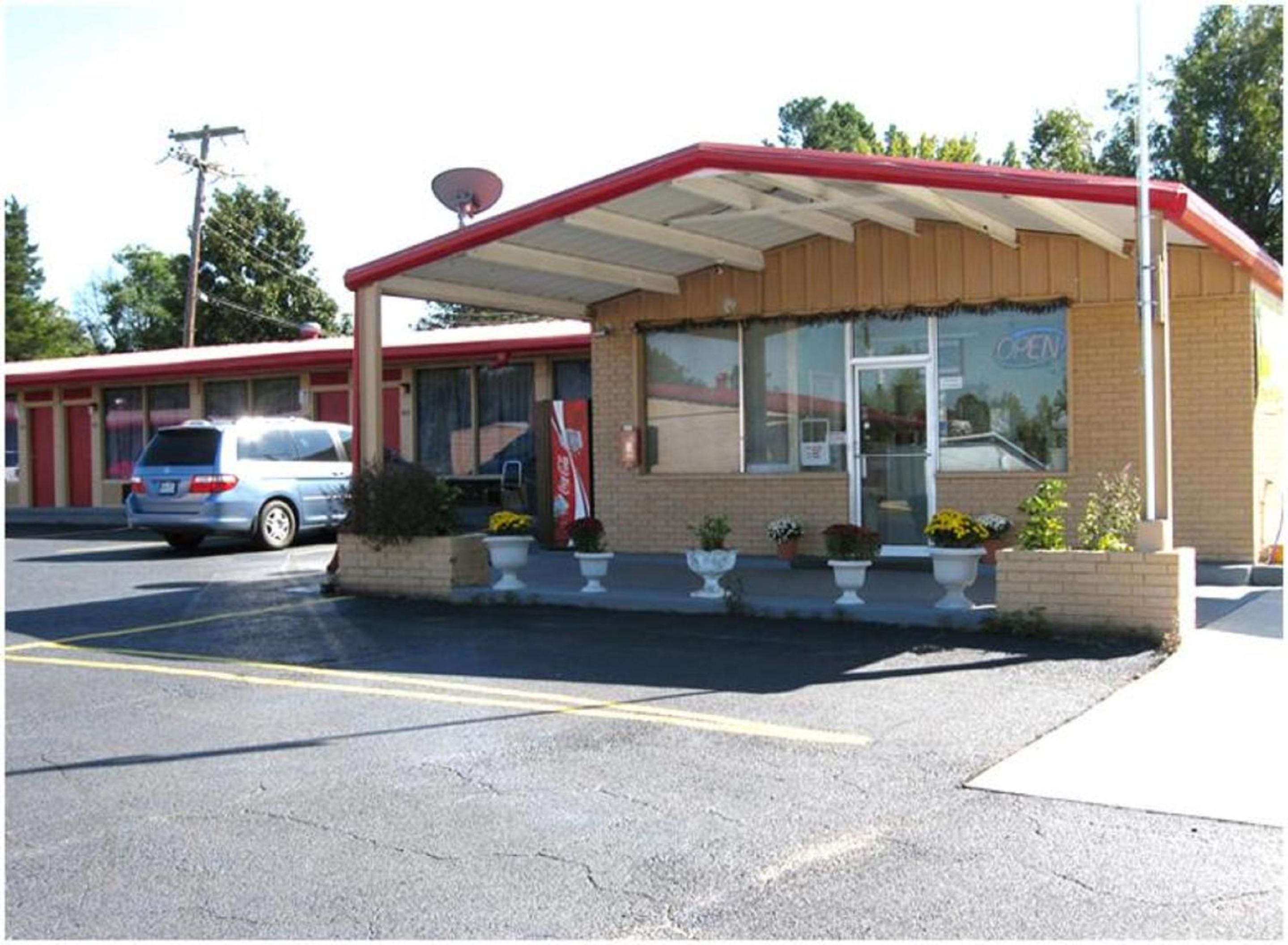 Royal Inn Linden view 2
