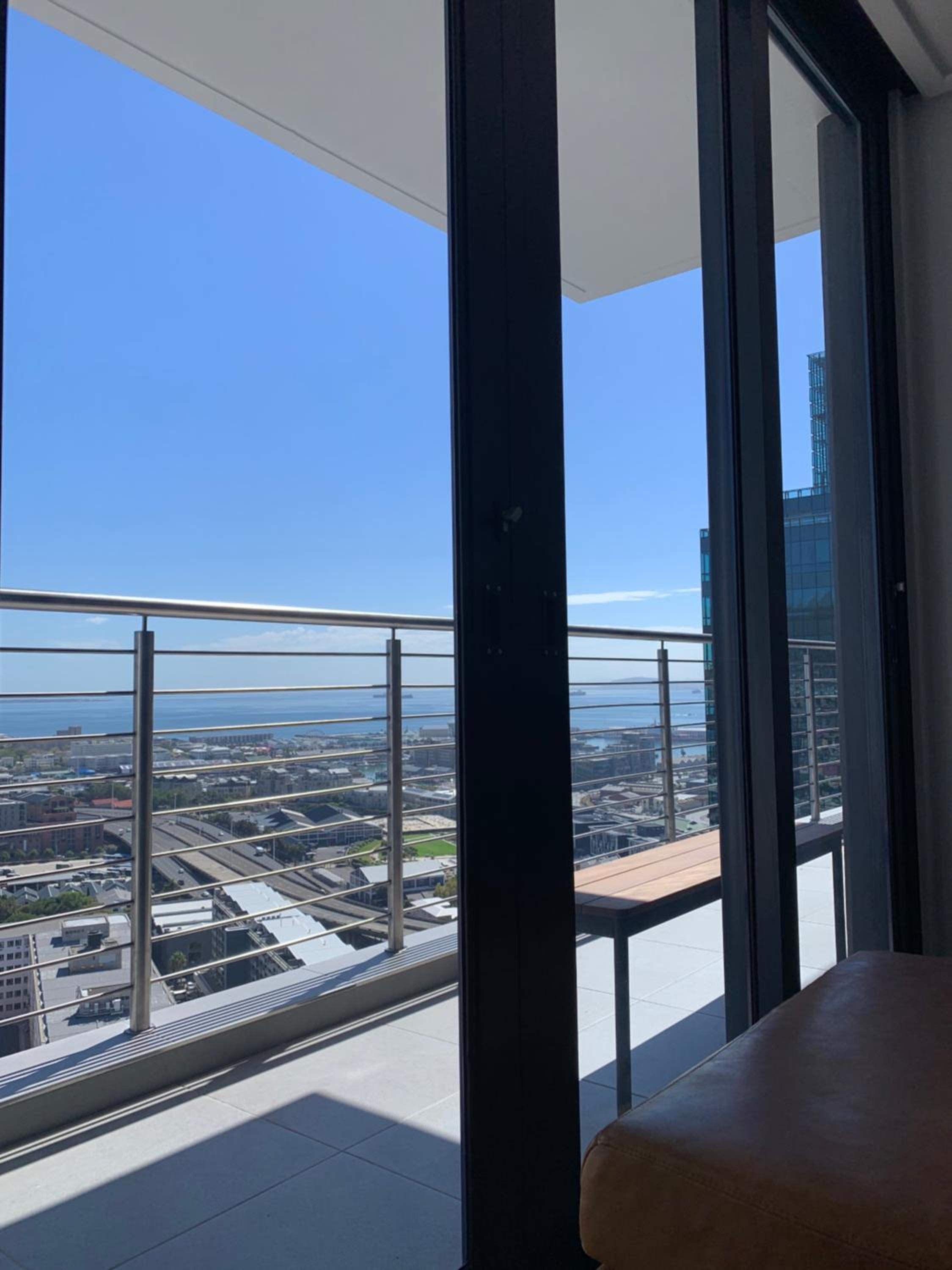 16 on Bree - Luxury One Bedroom apartment in Cape Town