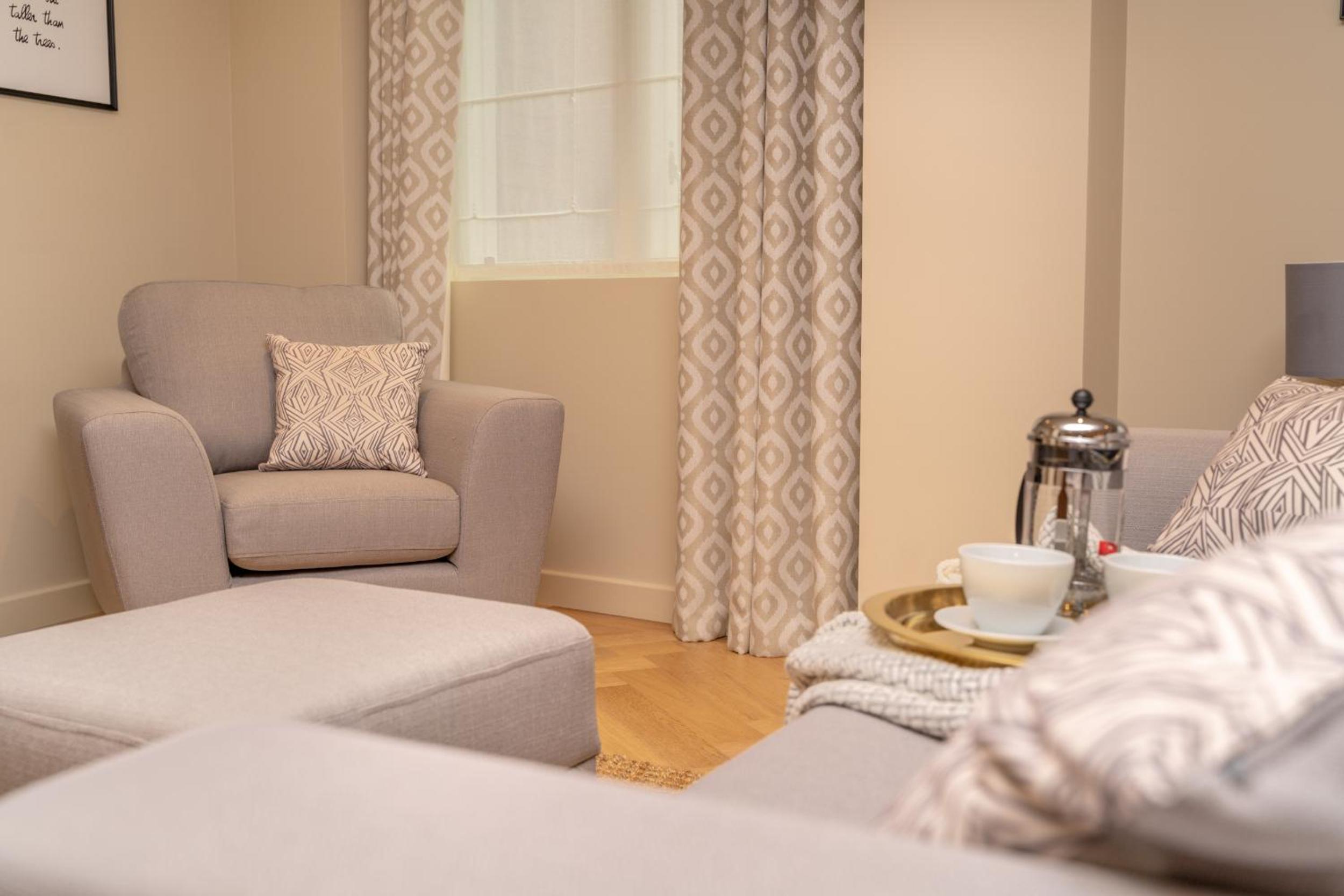 Entire 2 Bed - Free Parking - No. 15 - The Cosy Collection Ltd photo 5