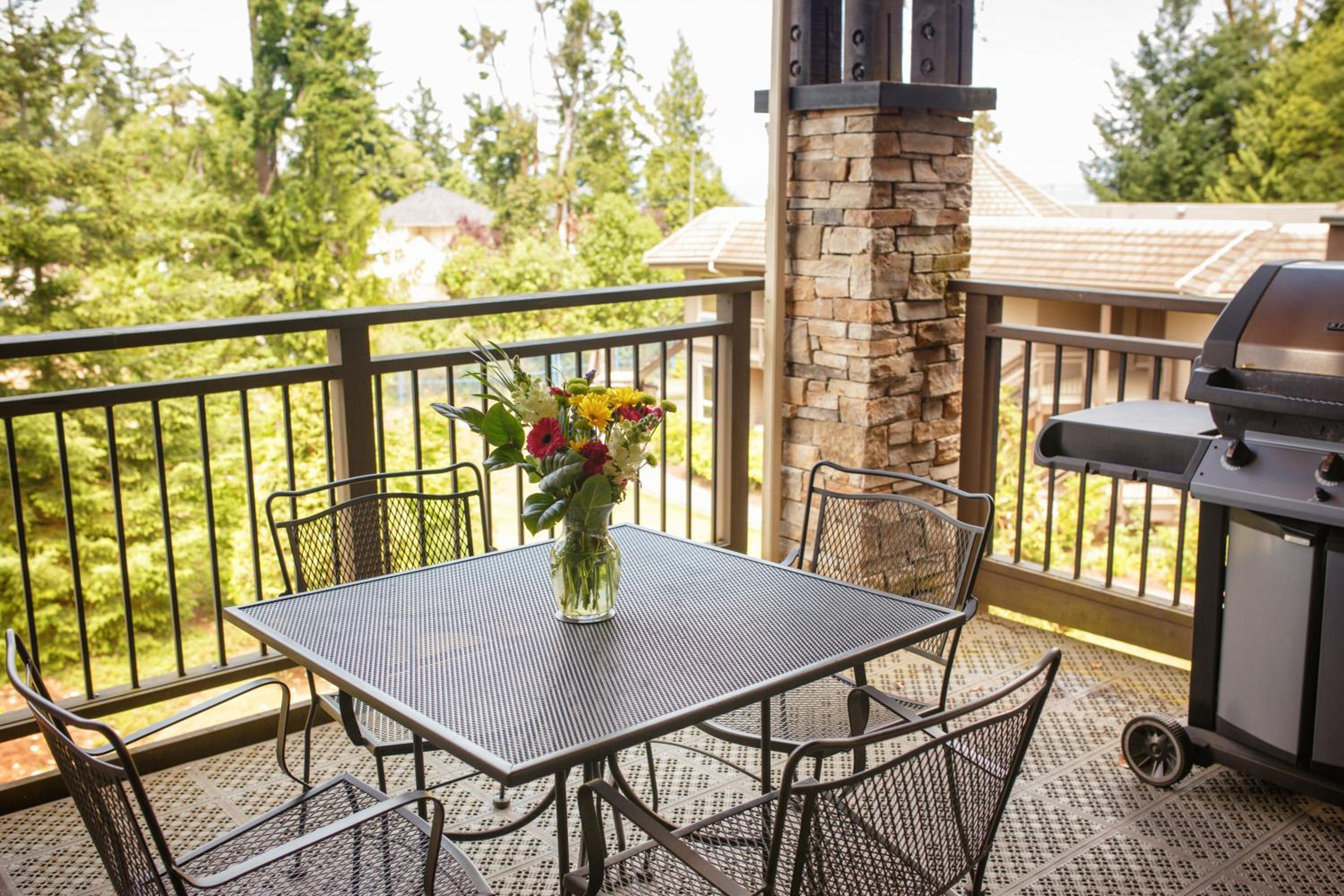 Parksville Vacations - Sunrise Ridge Waterfront Resort - Property Image 3