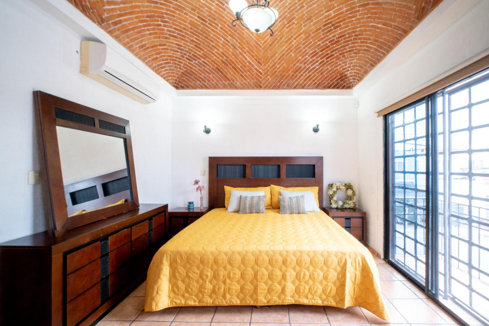 PENINSULA STAYS 3 BR House & AC + Private Parking + FAST WIFI view 4