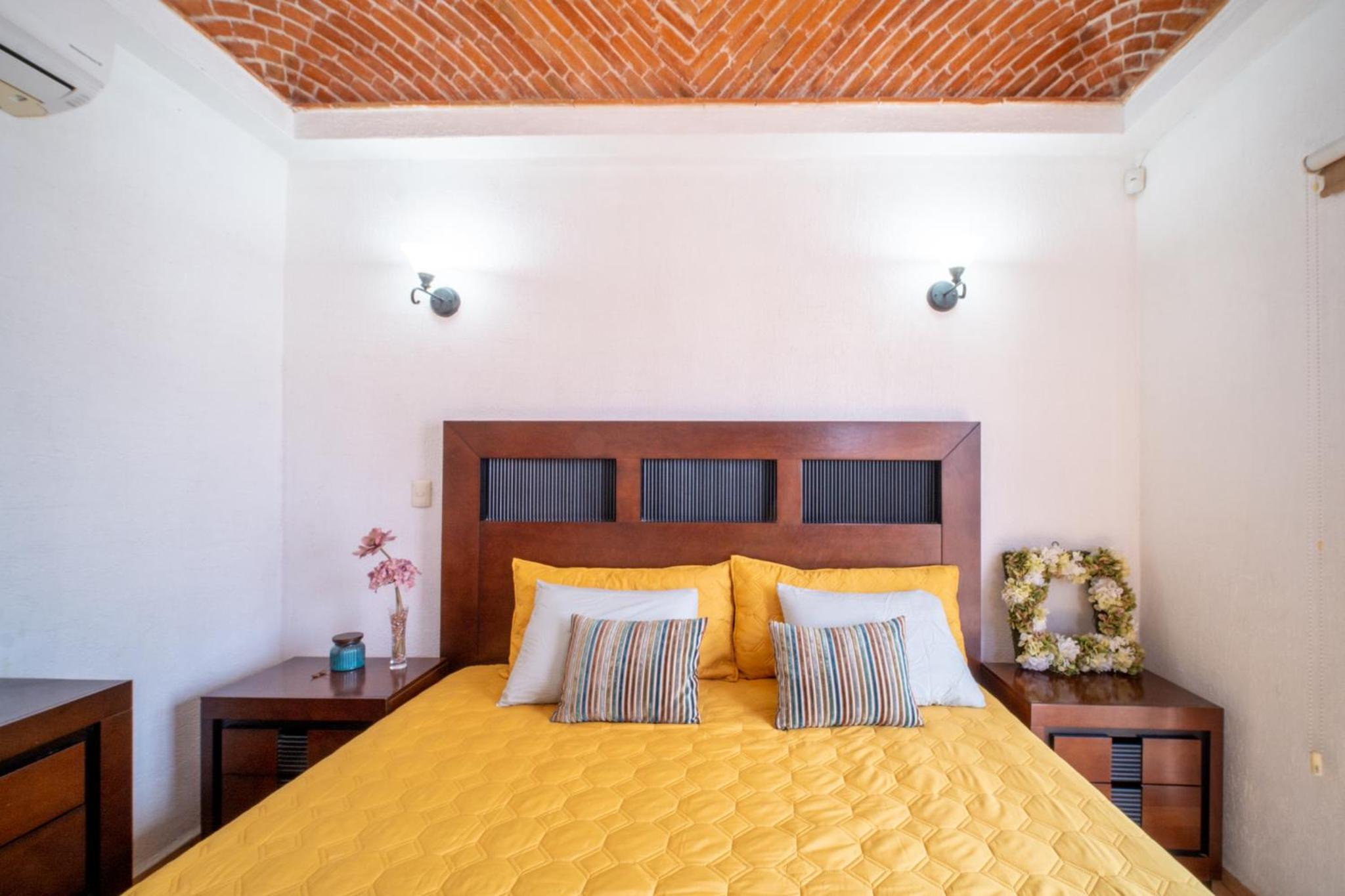 PENINSULA STAYS 3 BR House & AC + Private Parking + FAST WIFI view 2