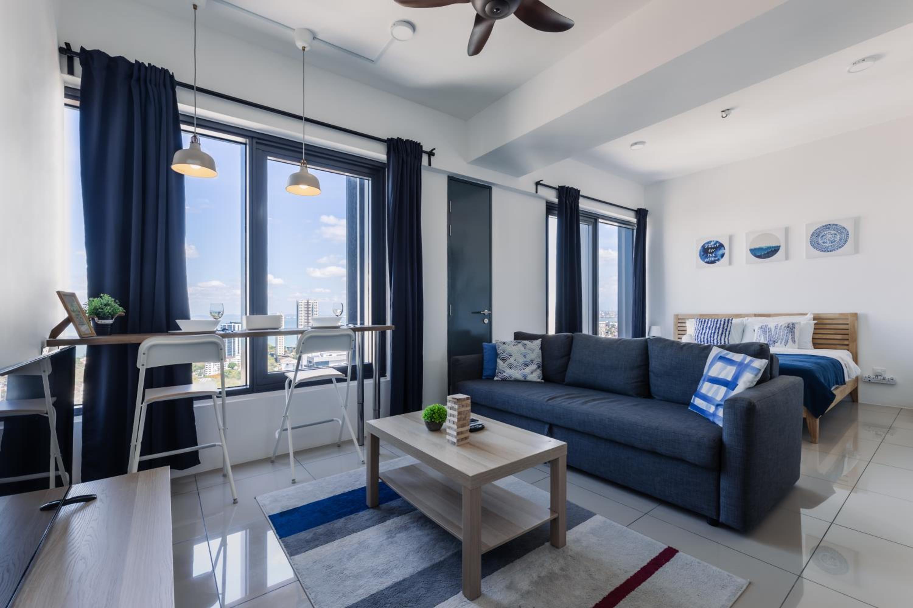 Hotel MUJI B&W Studio - Seaview at 218 Tropicana NEAR Komtar Food Heaven with Netflix & TV Box - Image 1