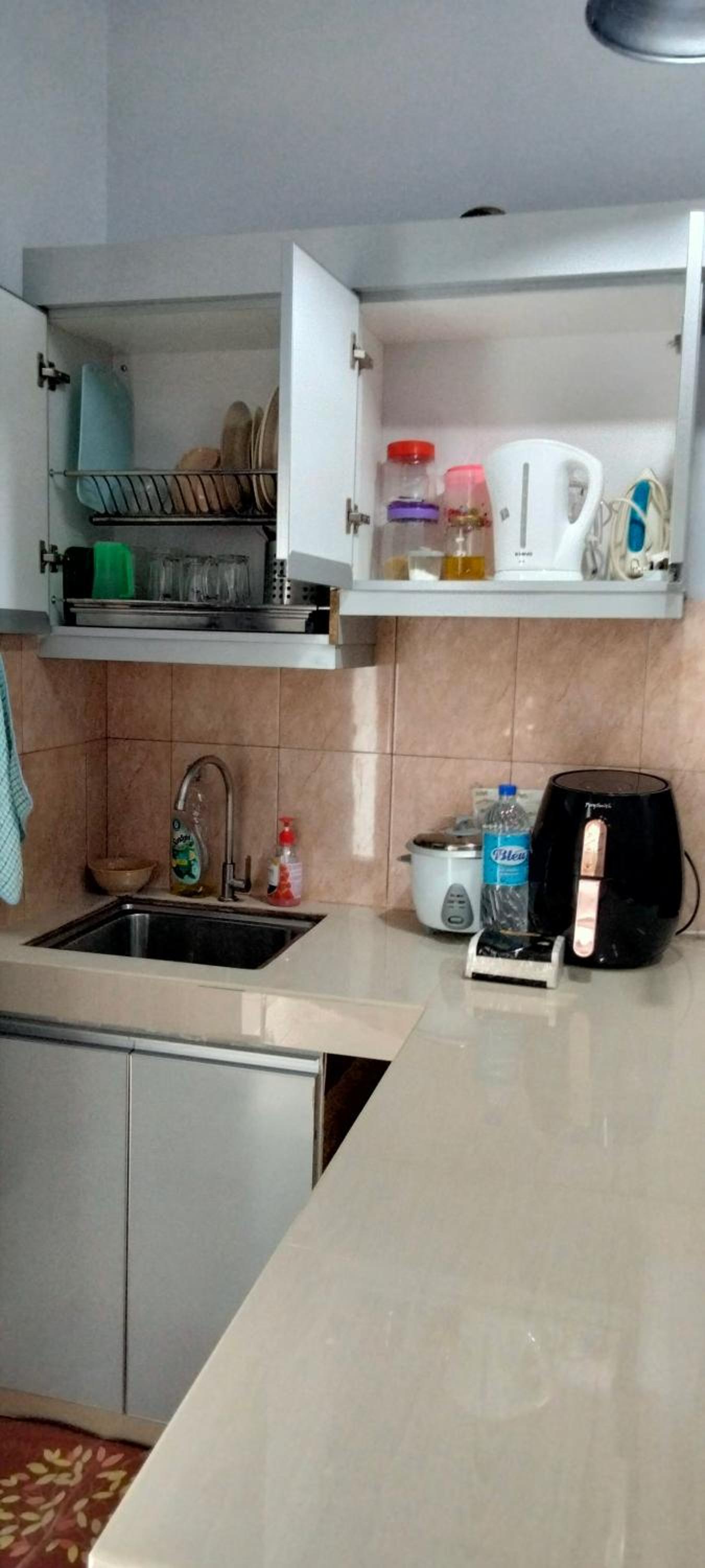 Roomstay Avoria YouTube Netflix photo 2