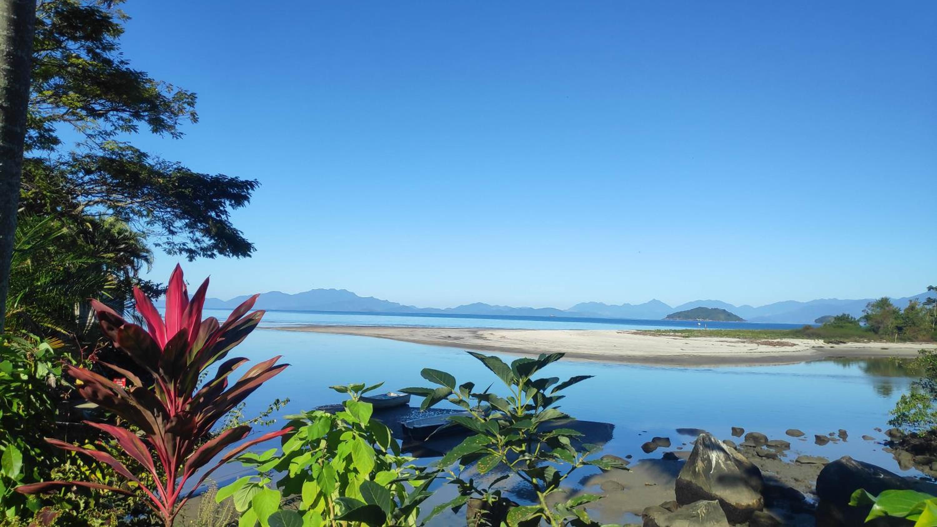 Flat com portão na Praia