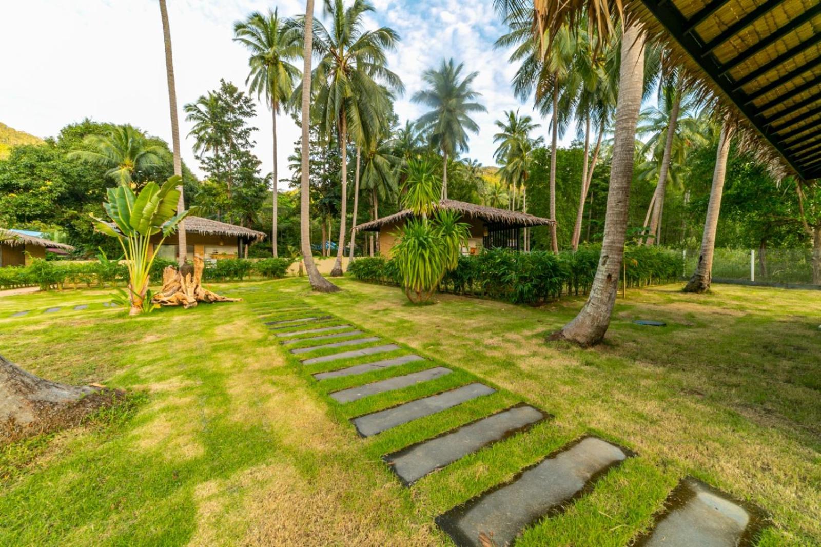 Suan Residence - Exotic and Contemporary Bungalows with Private Pool view 3