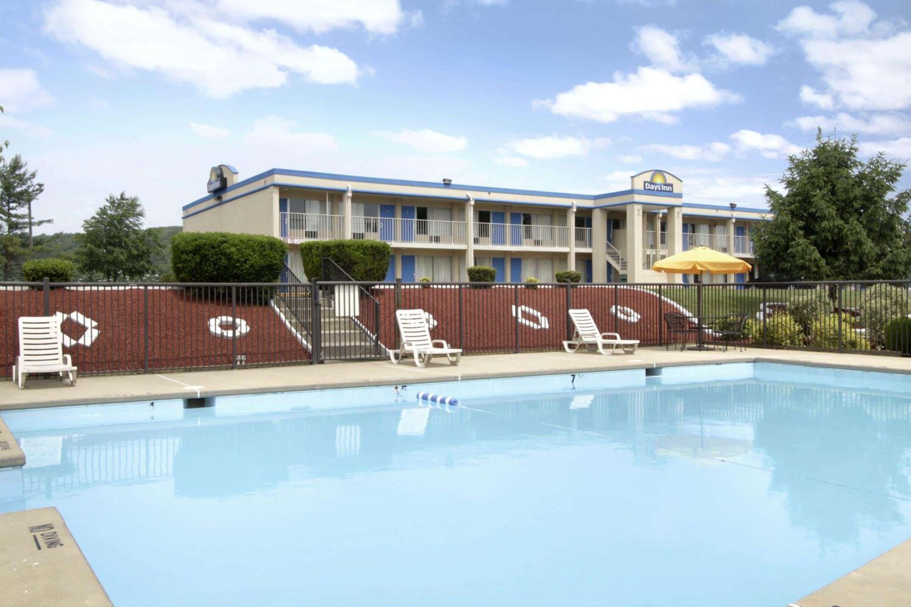 Days Inn by Wyndham Staunton view 5