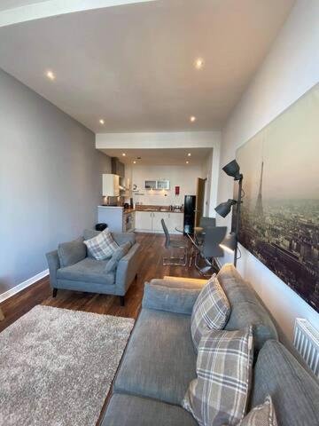 Dreamhouse at Oswald Street, City Centre view 5