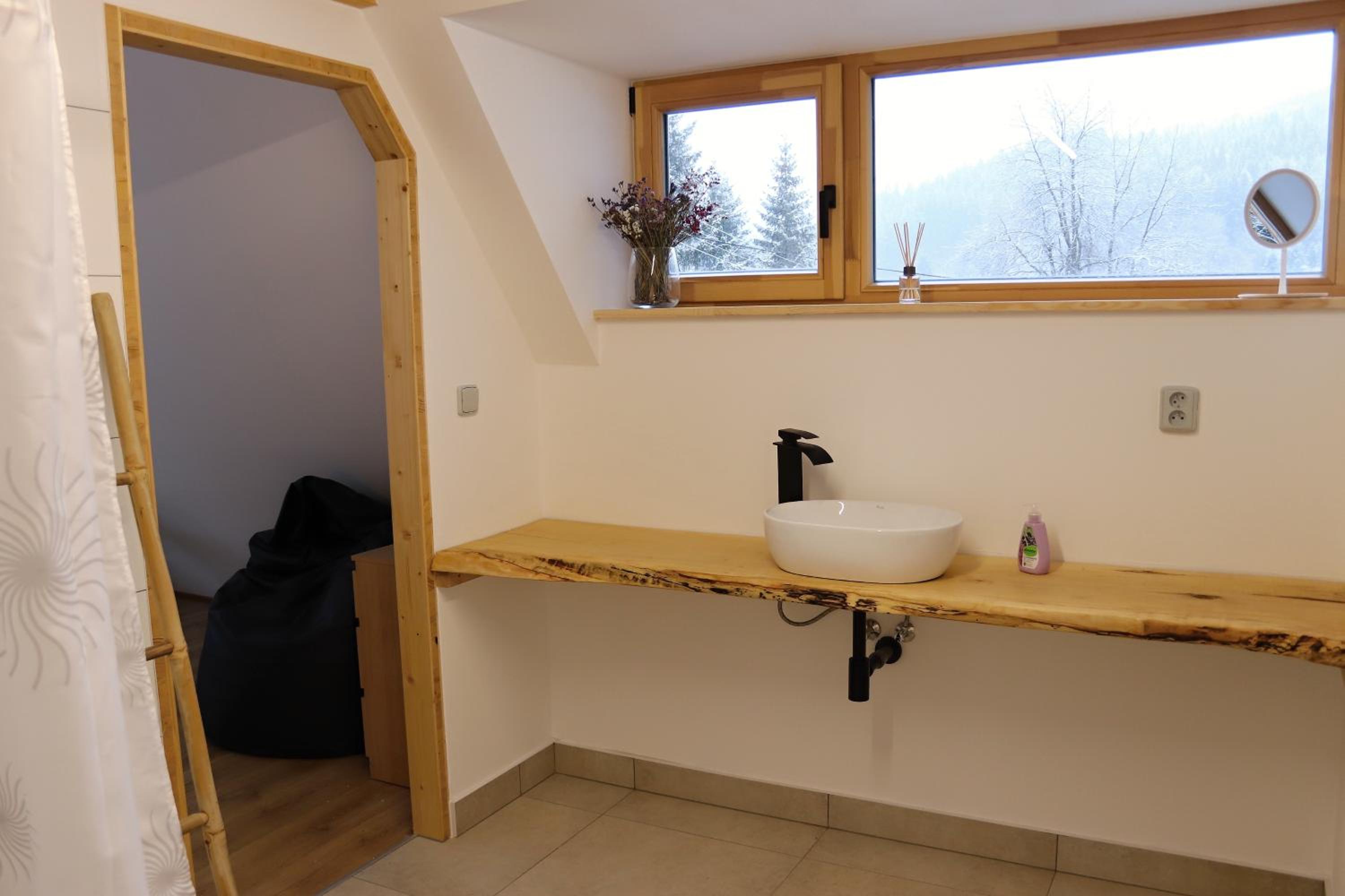 Pod Beskydem, Velké Karlovice