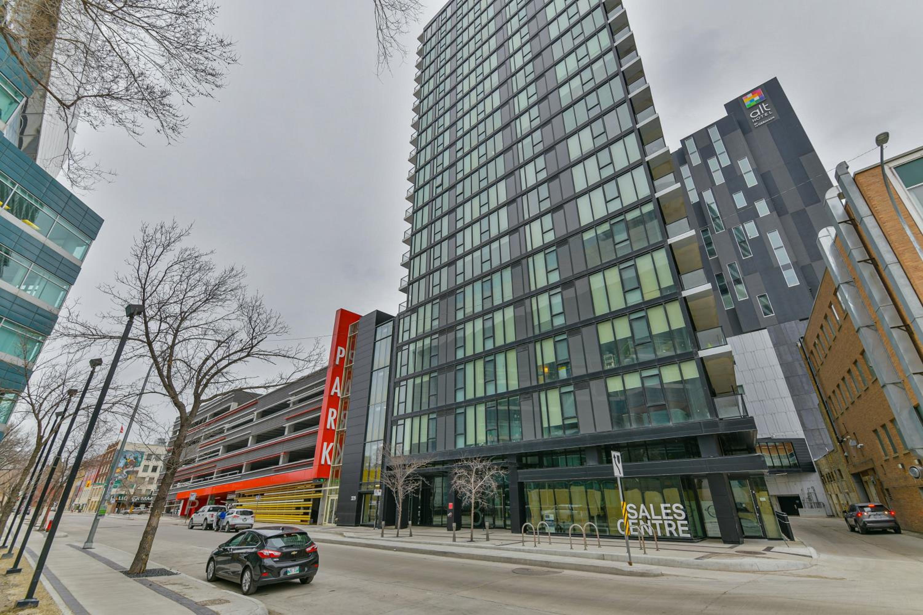 Luxury skyline condo in downtown FREE 24/7 parking