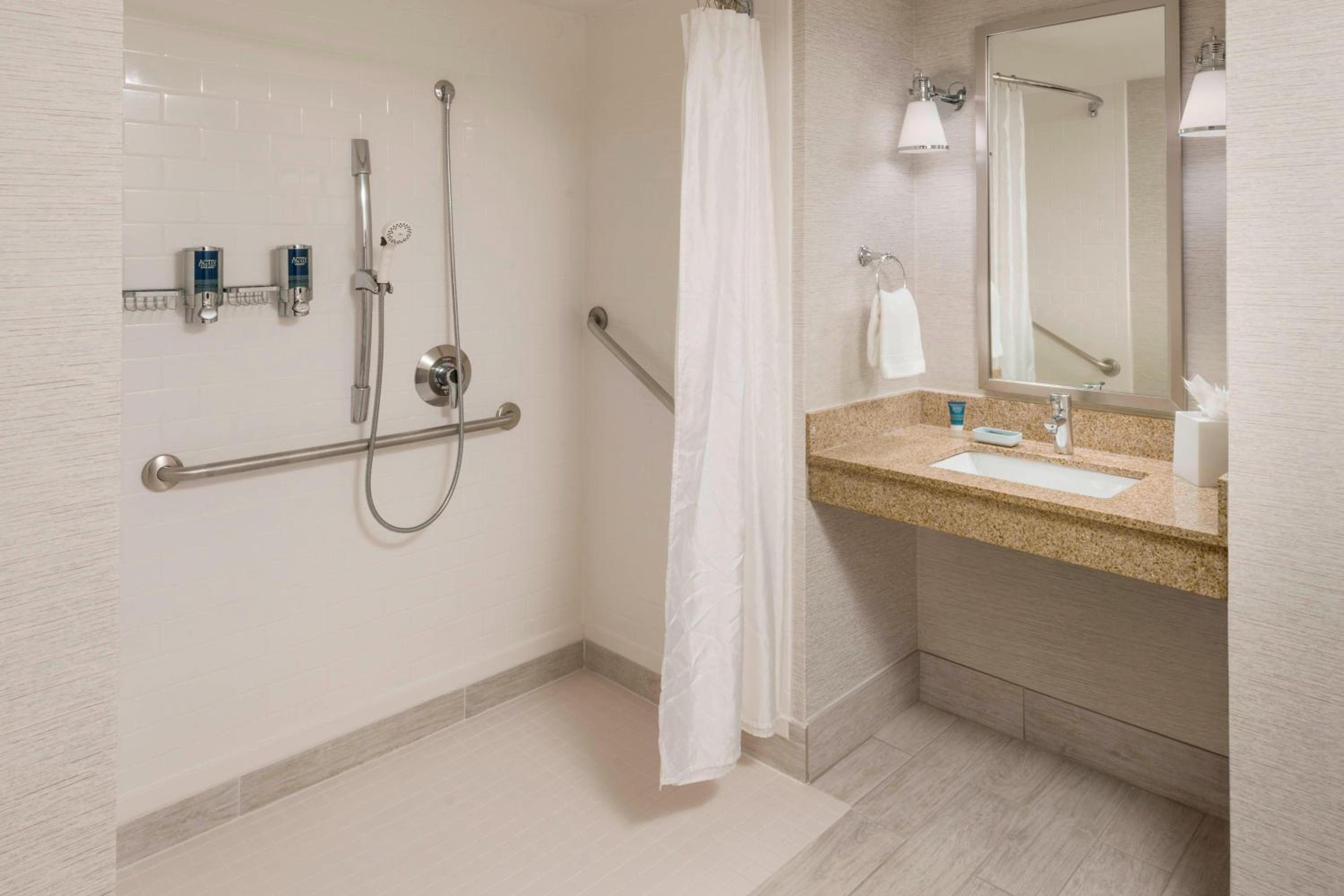 Four Points by Sheraton Boston Logan Airport Revere - Property Image 5