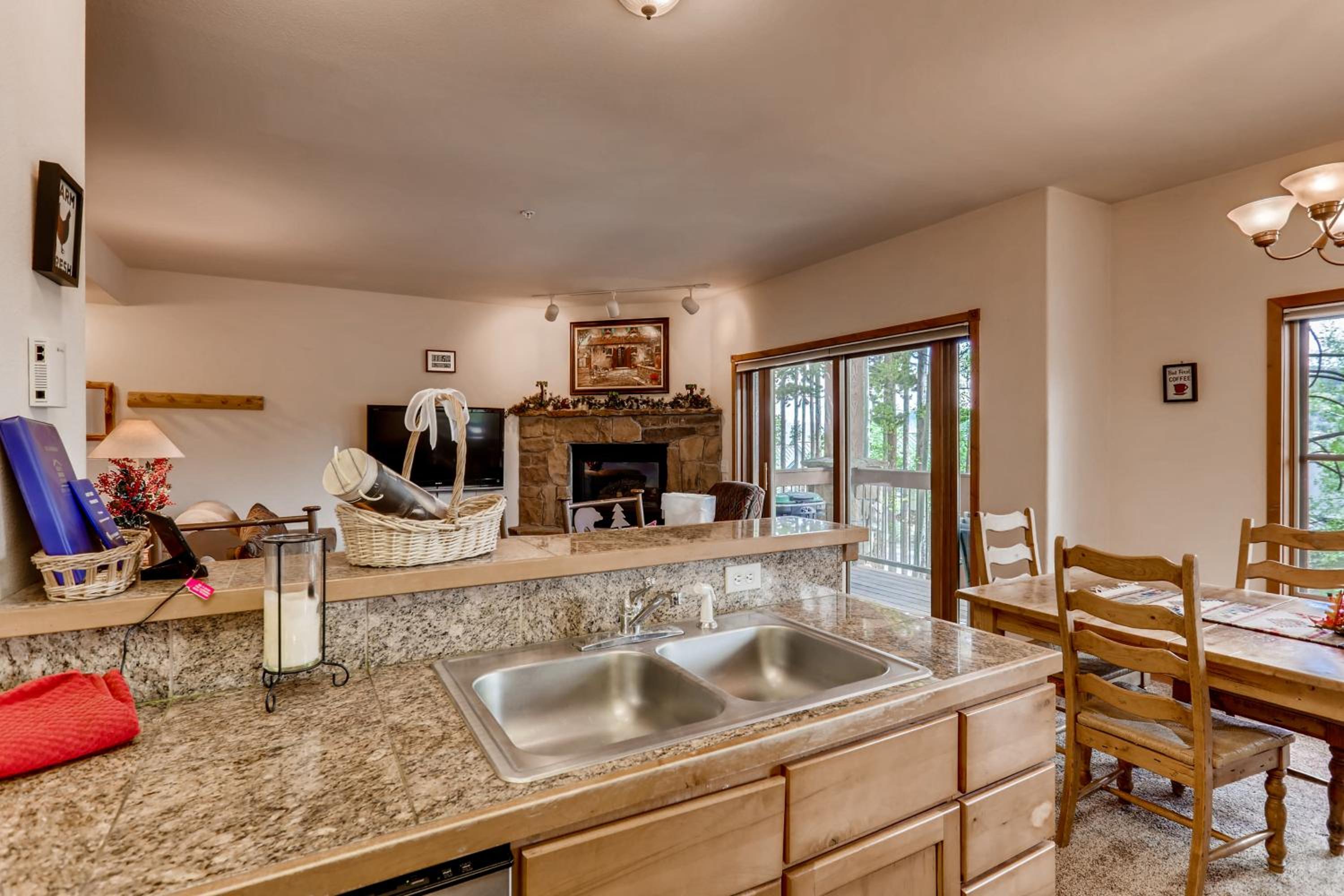 Los Pinos - Luxury Breckenridge SkiCondo view 4