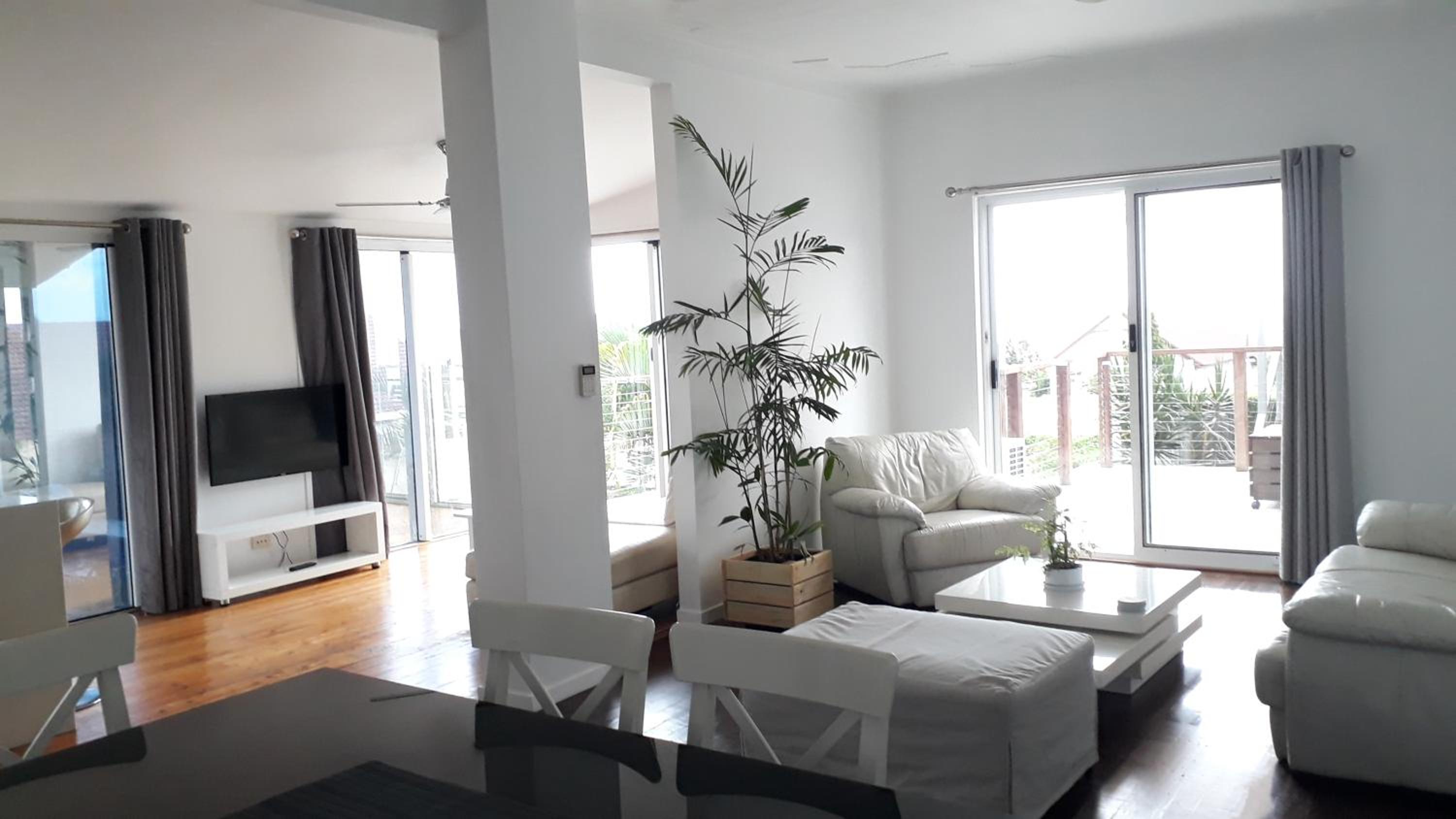 Maple Villa - The Beach House by the bay view 5