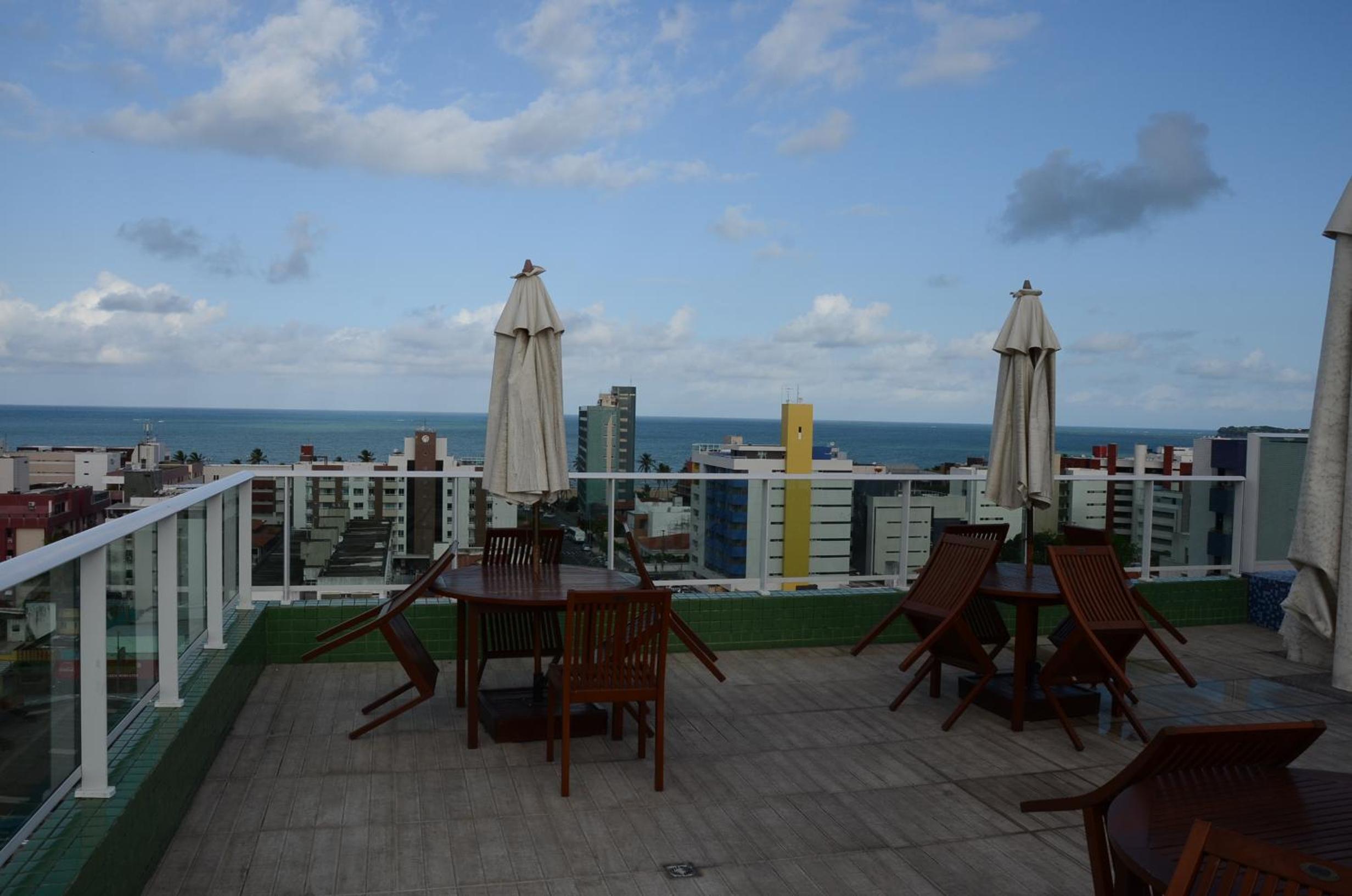 Apto Próximo Praia com 02 Quartos