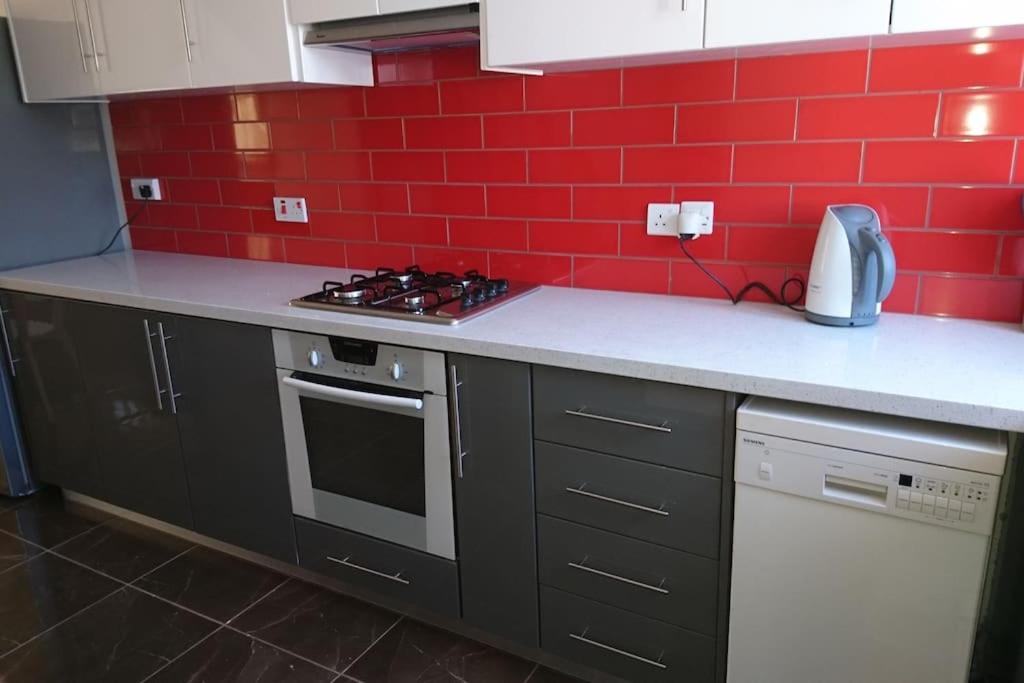 Isabella court Townhouse near Venus beach and Lidl view 5