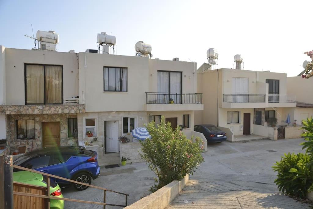 Isabella court Townhouse near Venus beach and Lidl view 4