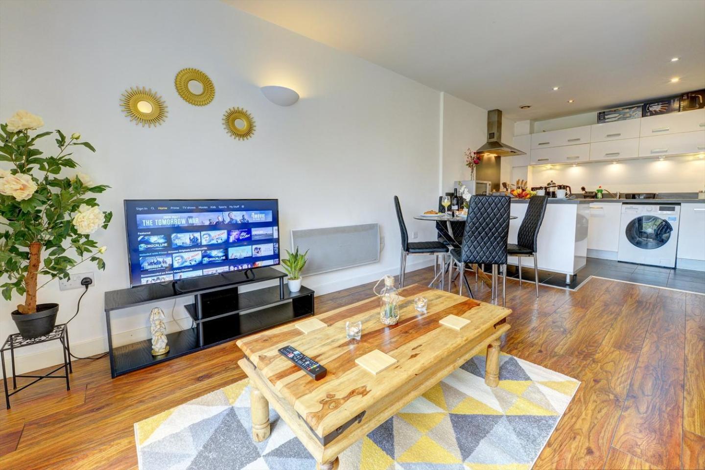 City Centre Apartment with Secure Parking by MBiZ view 5