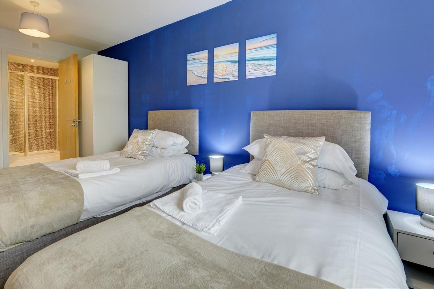 City Centre Apartment with Secure Parking by MBiZ view 3