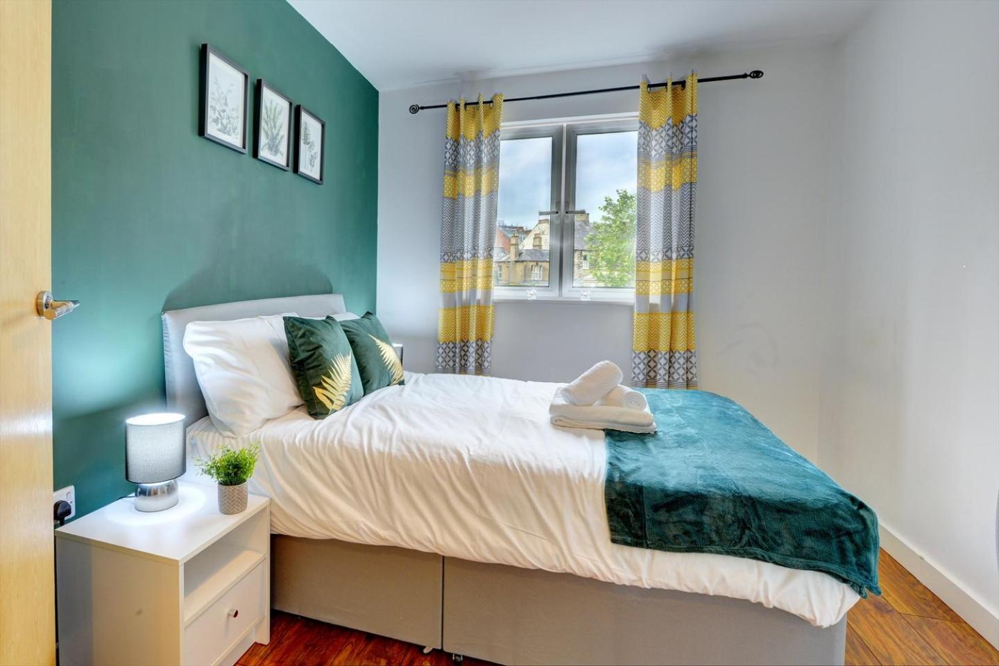City Centre Apartment with Secure Parking by MBiZ view 2