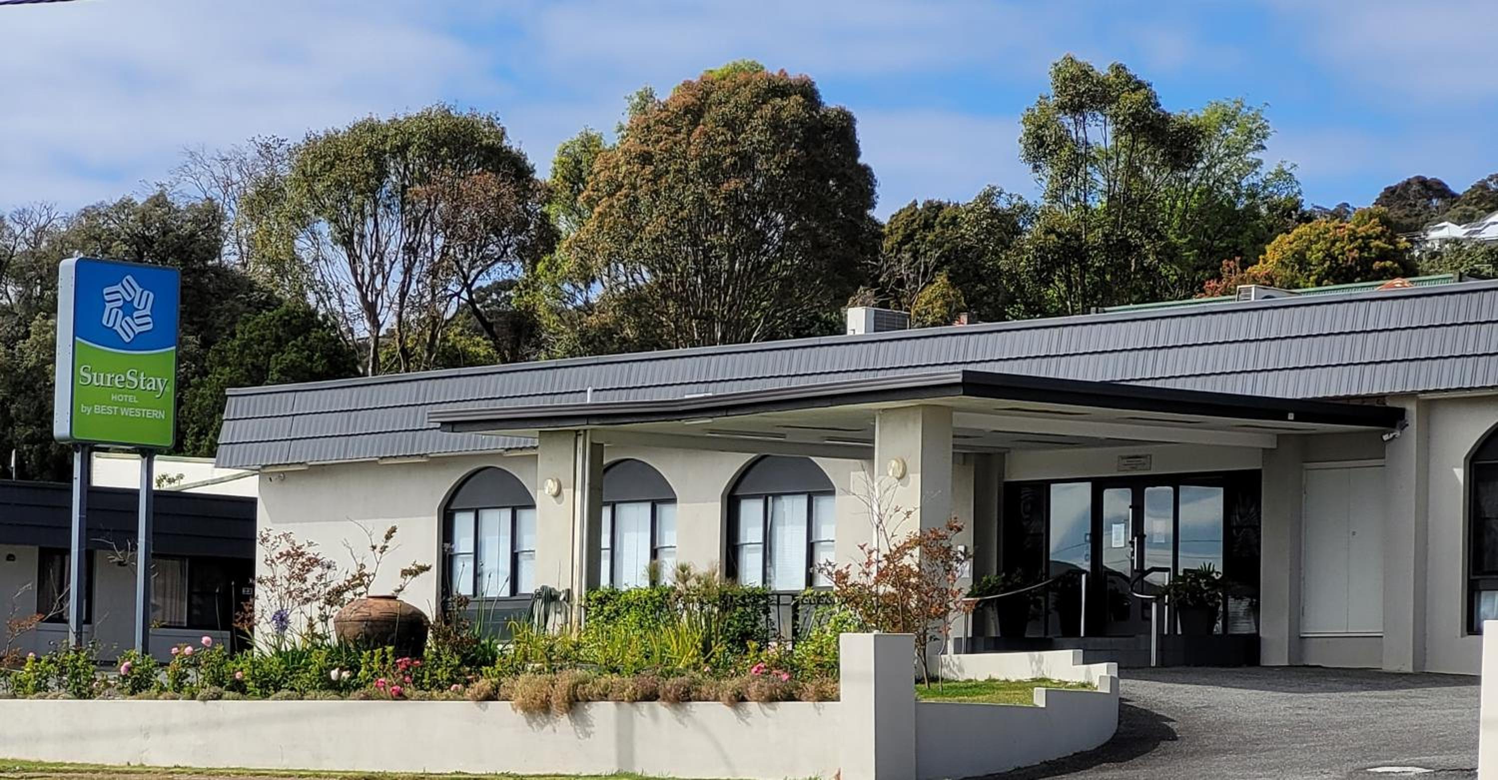 Hotel SureStay Hotel by Best Western The Clarence on Melville - Image 1