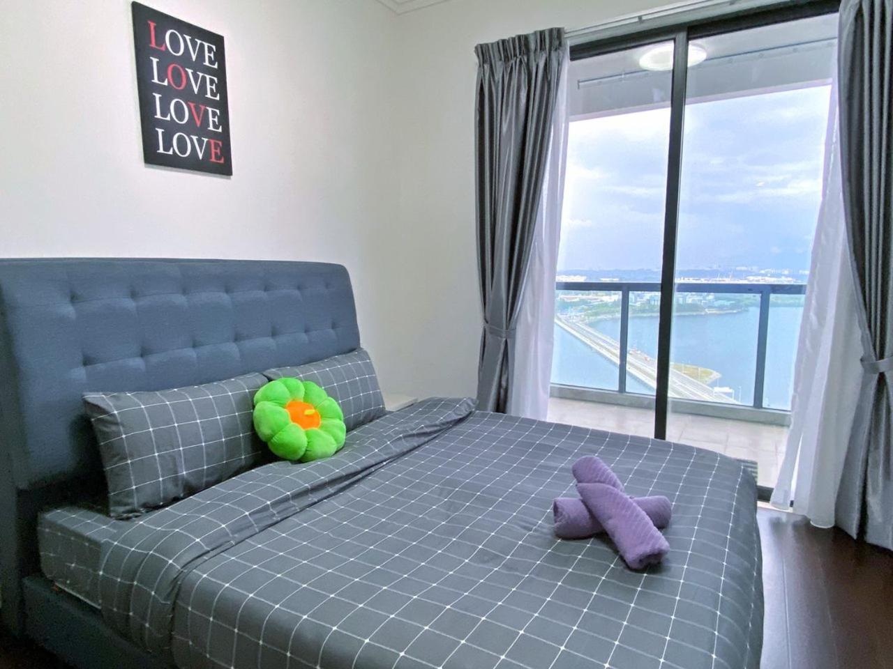 R&F Princess Cove JB Apartment Suites By SC Homestay