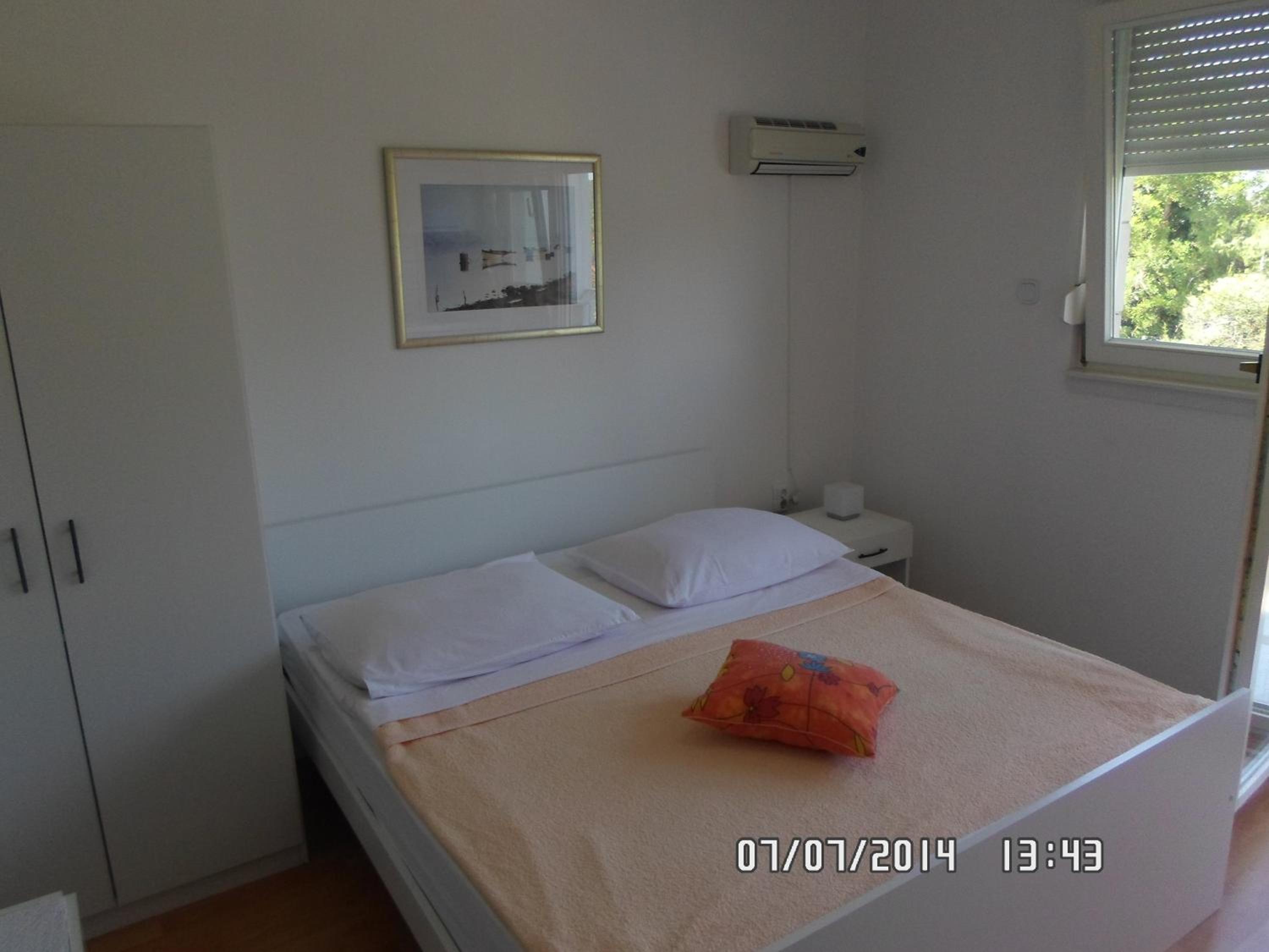 House Danica Apartments & Rooms