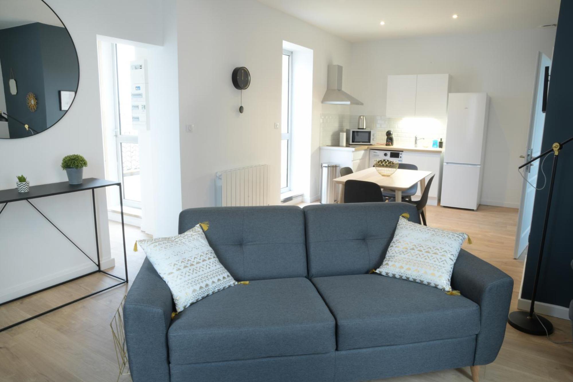 T2 de 55m2 avec toit terrasse, hyper centre, wifi, draps, savons et serviettes fournis view 3