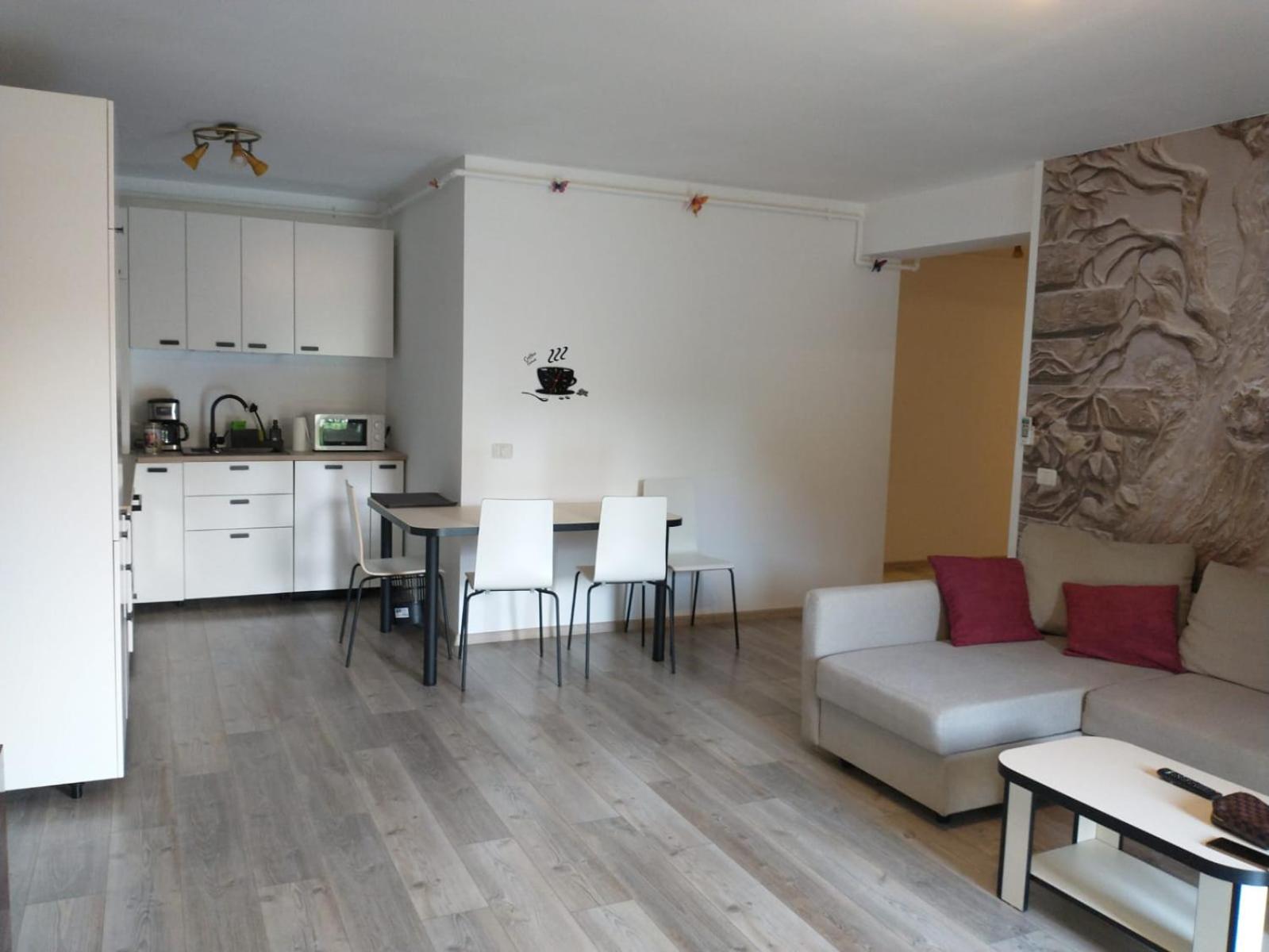 Apartament in complex rezidential cu parcare in curte view 2