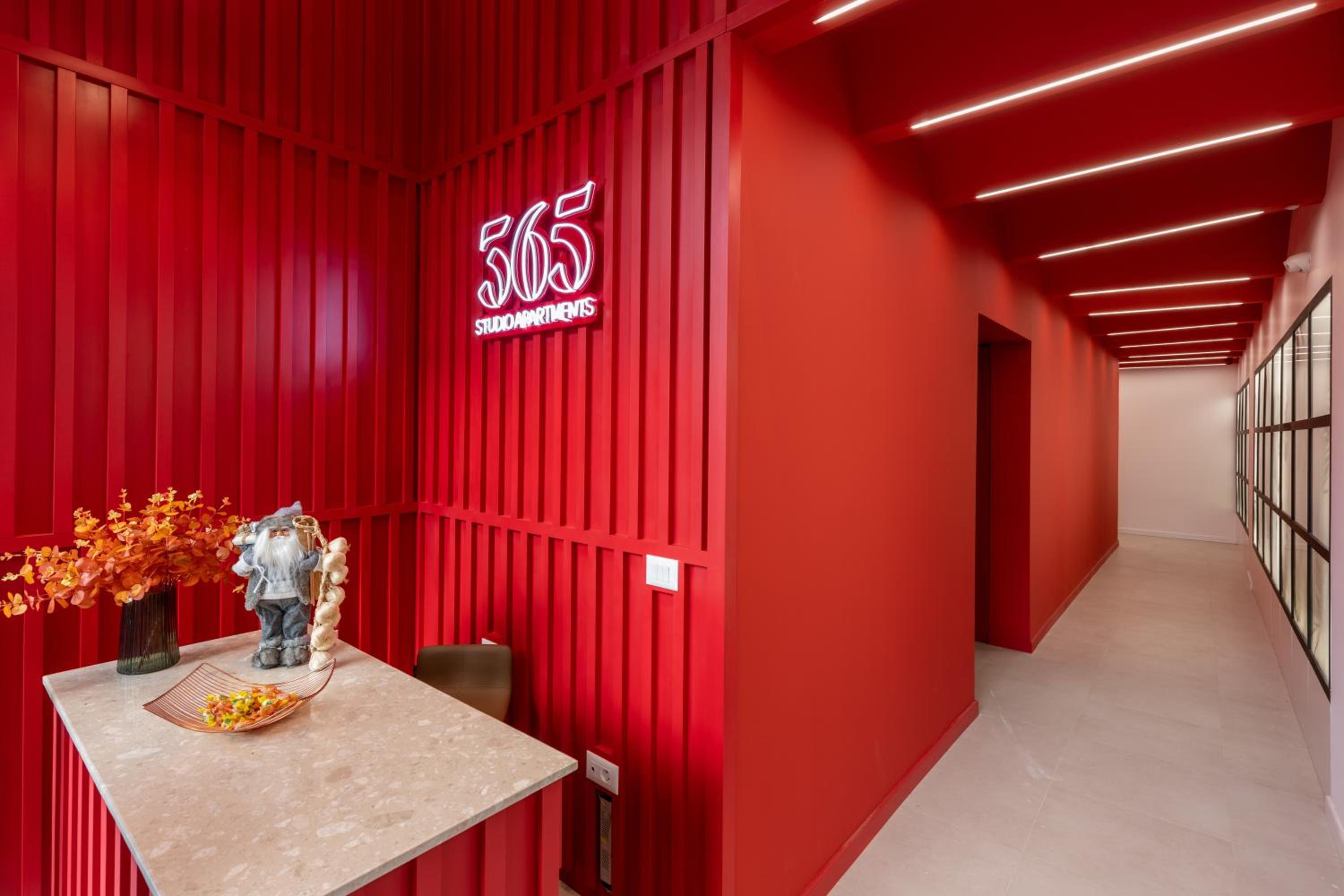 Hotel Spa & Pool - Studio Apartments 365 - Image 1