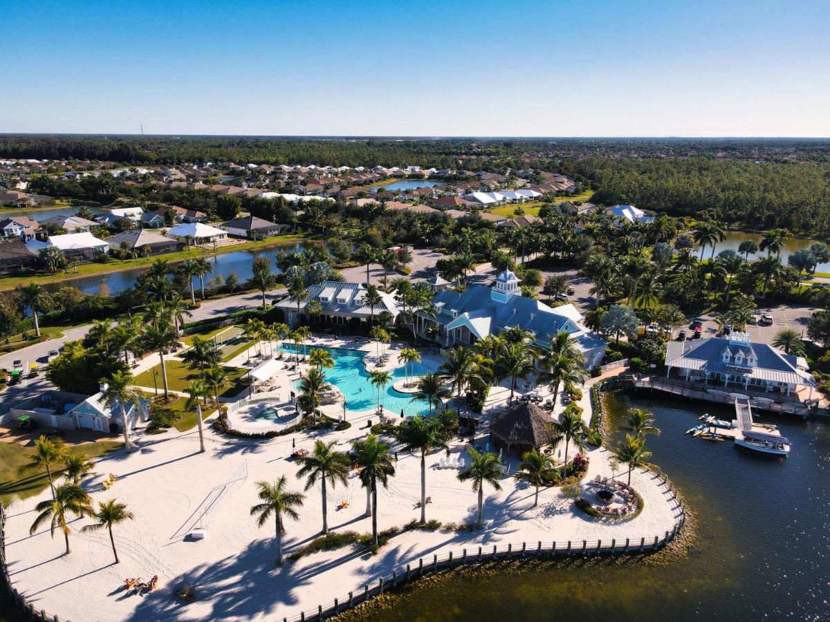 New house in Naples Reserve, Heated Pool. Close to 5th Ave, Marco Island, beach view 4