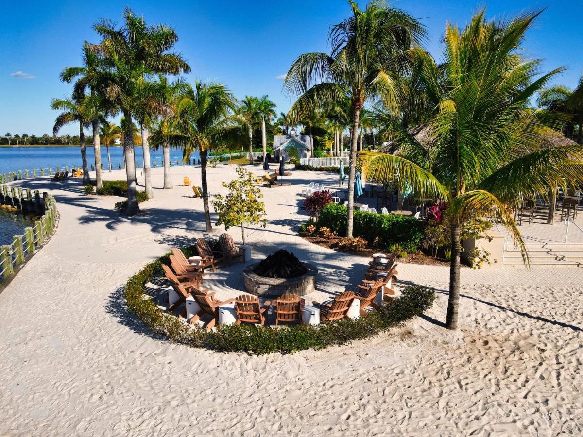 New house in Naples Reserve, Heated Pool. Close to 5th Ave, Marco Island, beach view 3