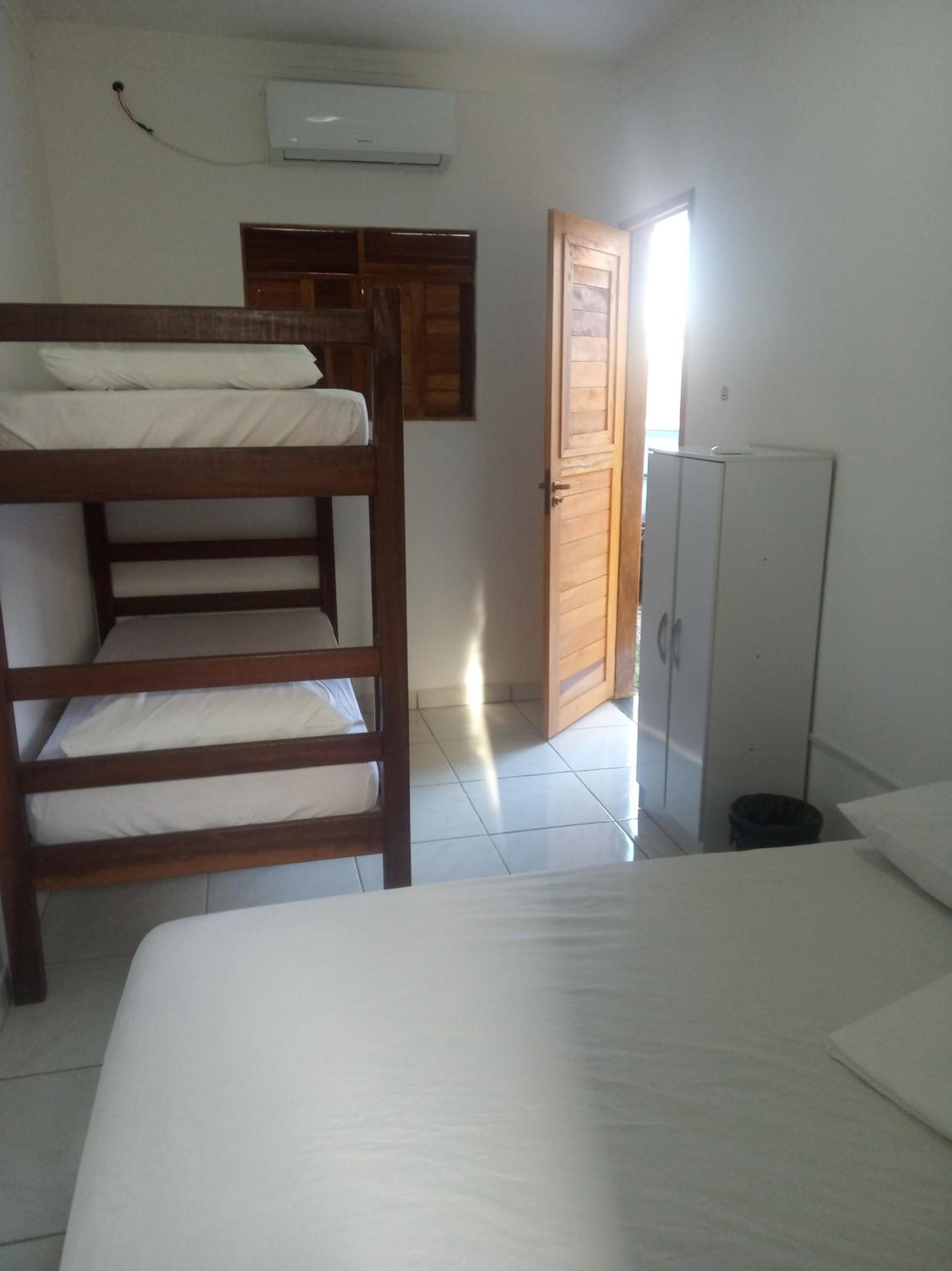 Casa do Mochileiro Airport Hostel & Pousada