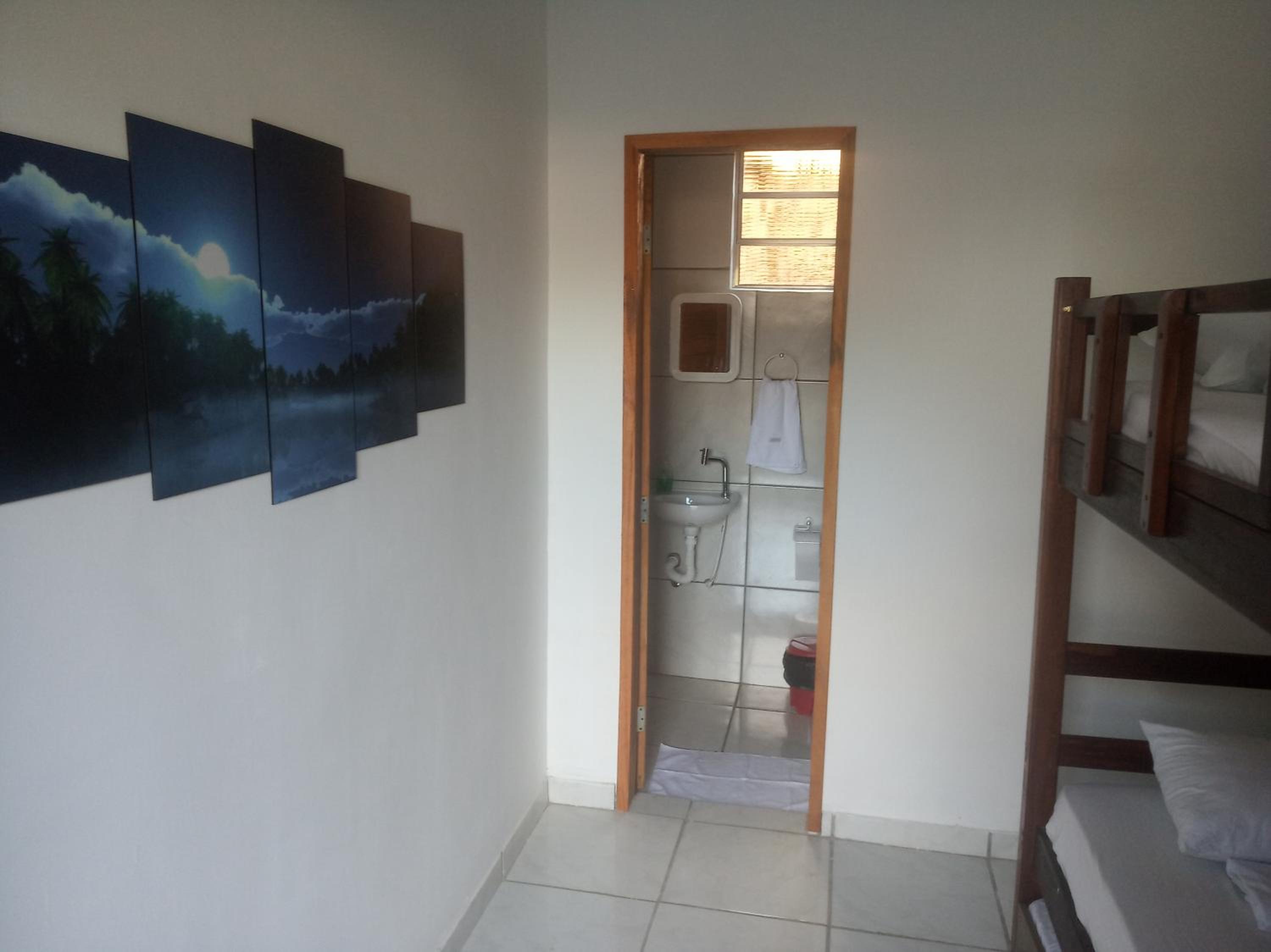 Casa do Mochileiro Airport Hostel & Pousada