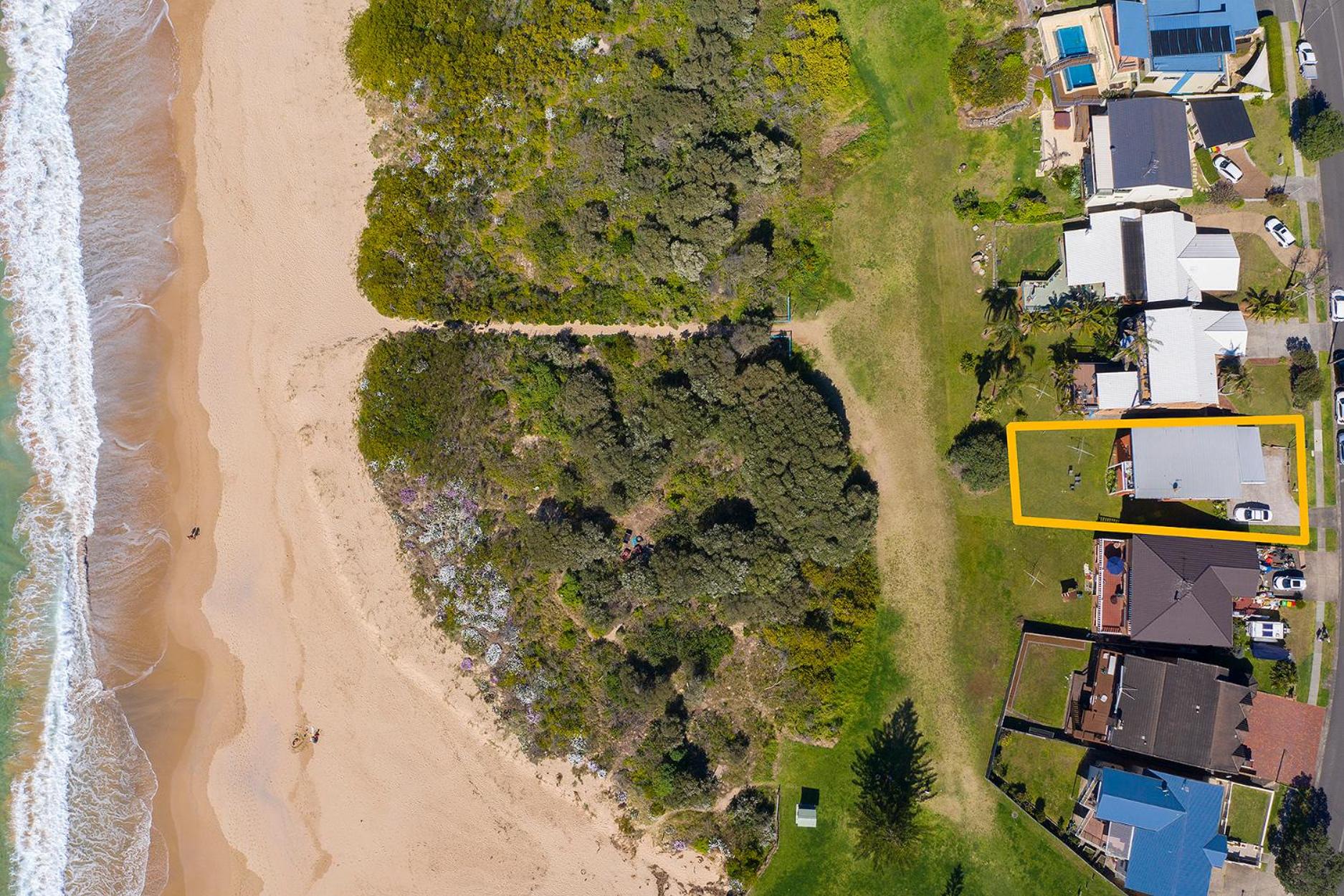 Escape to Jones Beach Kiama - Beachfront unit with direct beach access & views