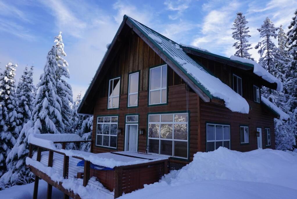 Hot Tub Cool Views: Roaring Creek Cabin view 2