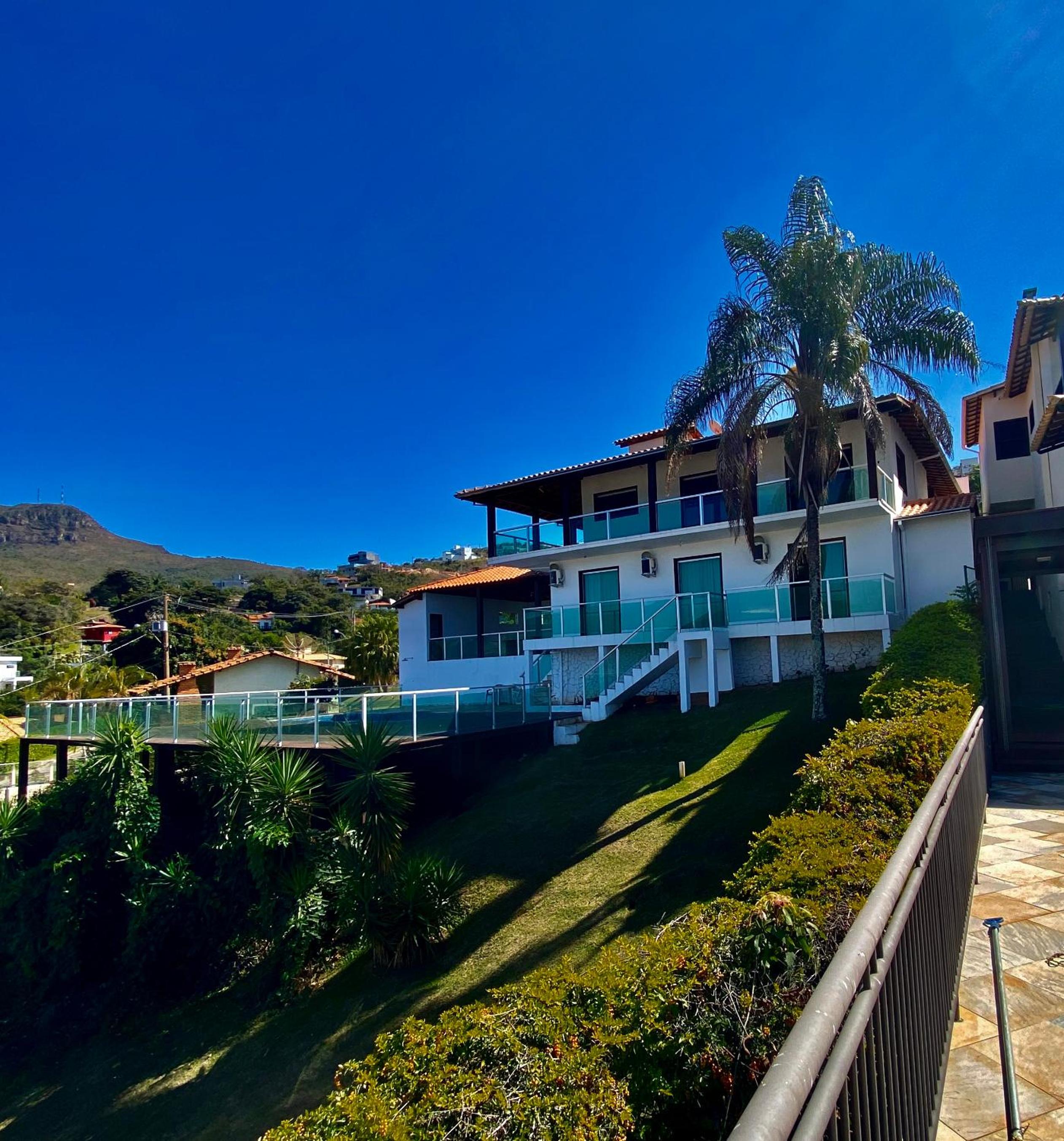 Vista Espetacular em Escarpas com Piscina