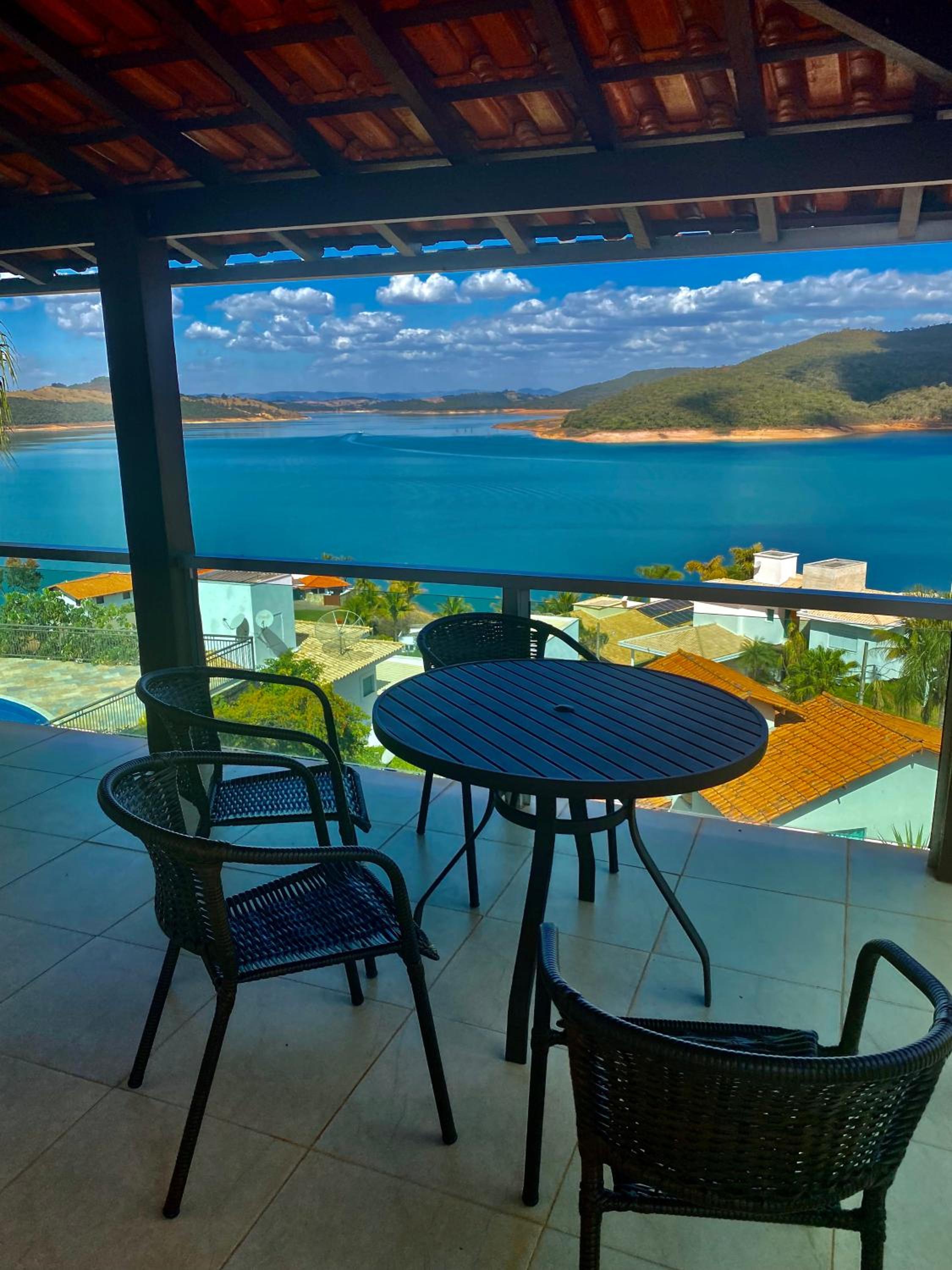 Vista Espetacular em Escarpas com Piscina