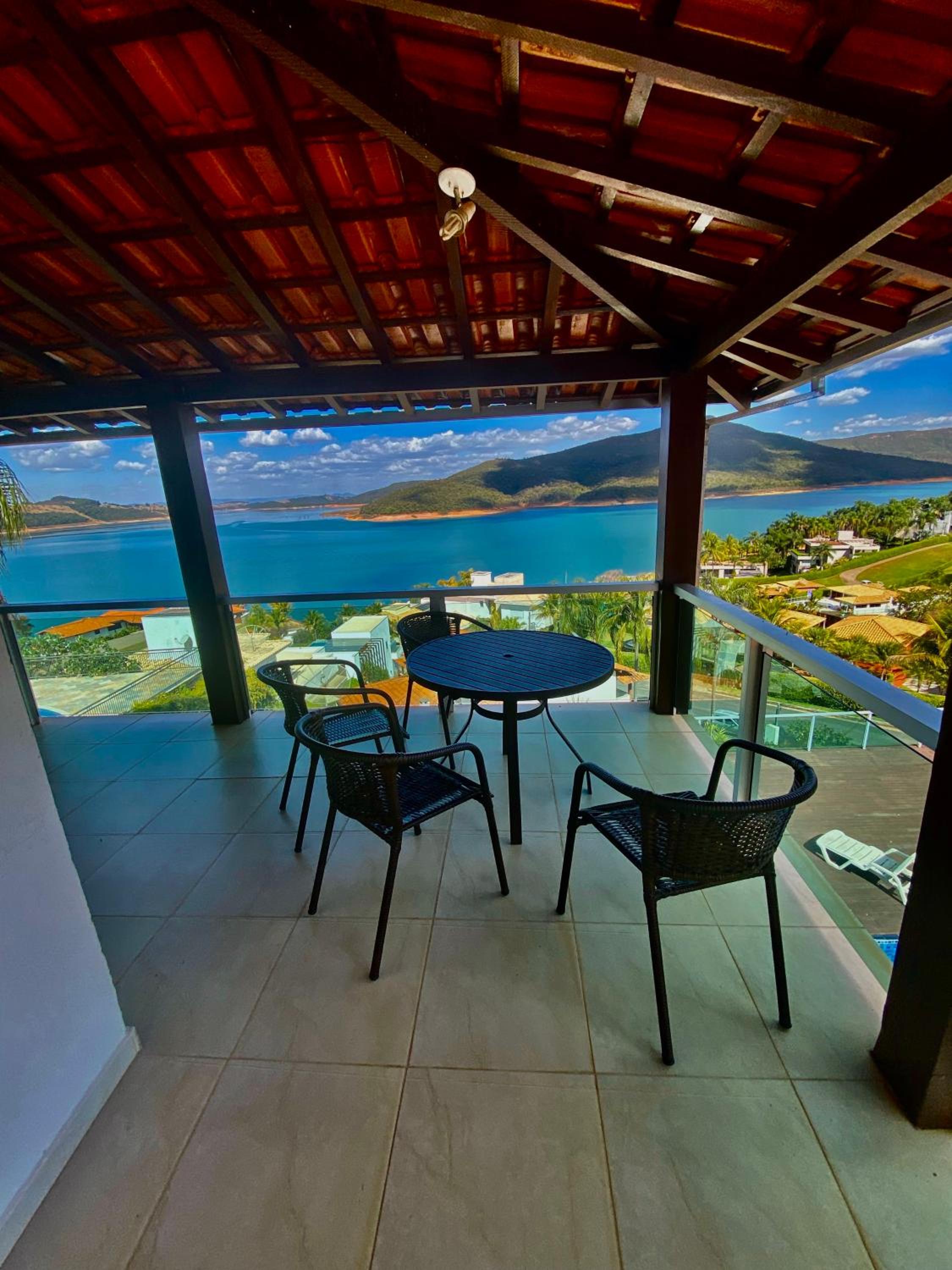 Vista Espetacular em Escarpas com Piscina