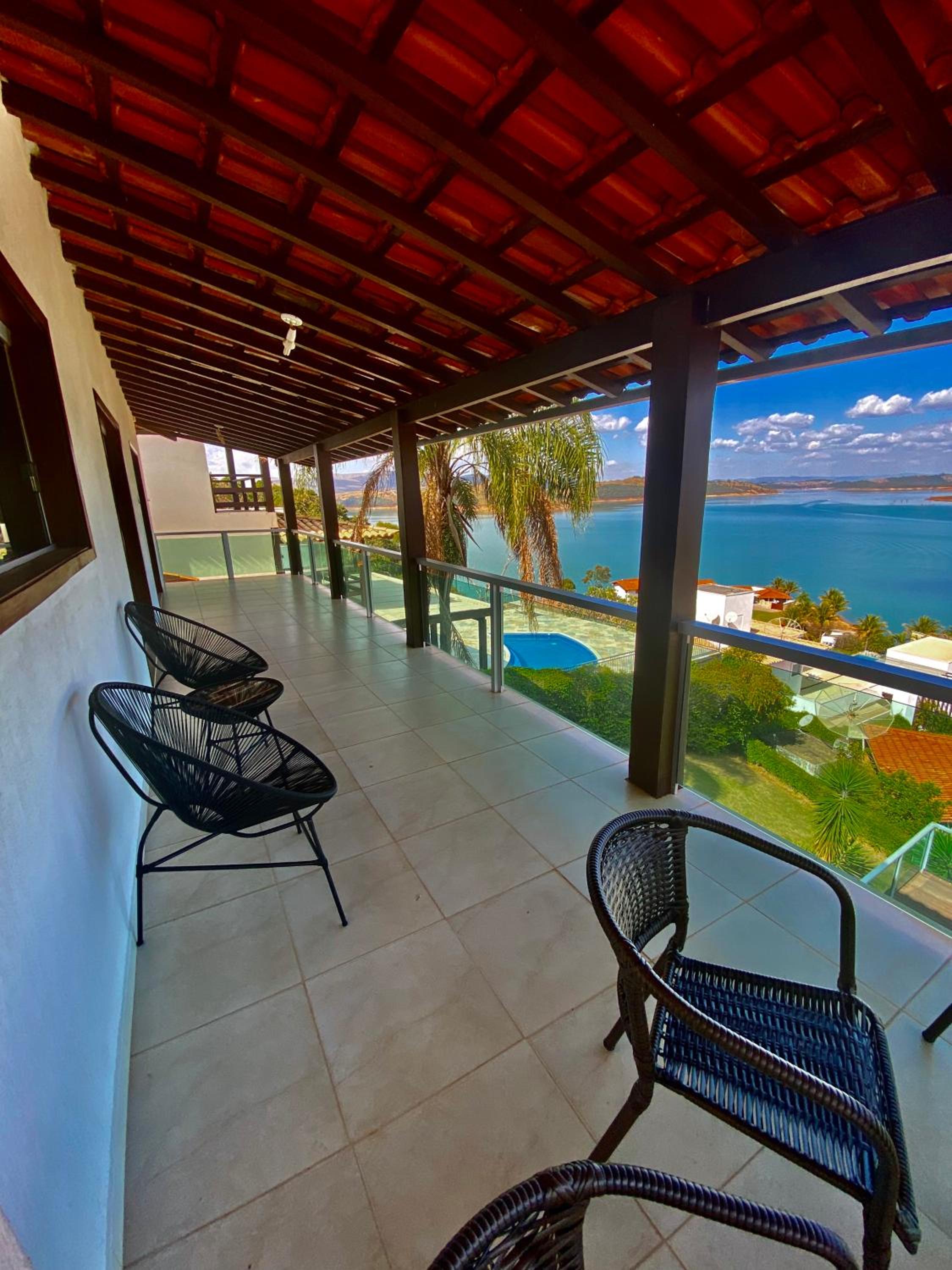 Vista Espetacular em Escarpas com Piscina