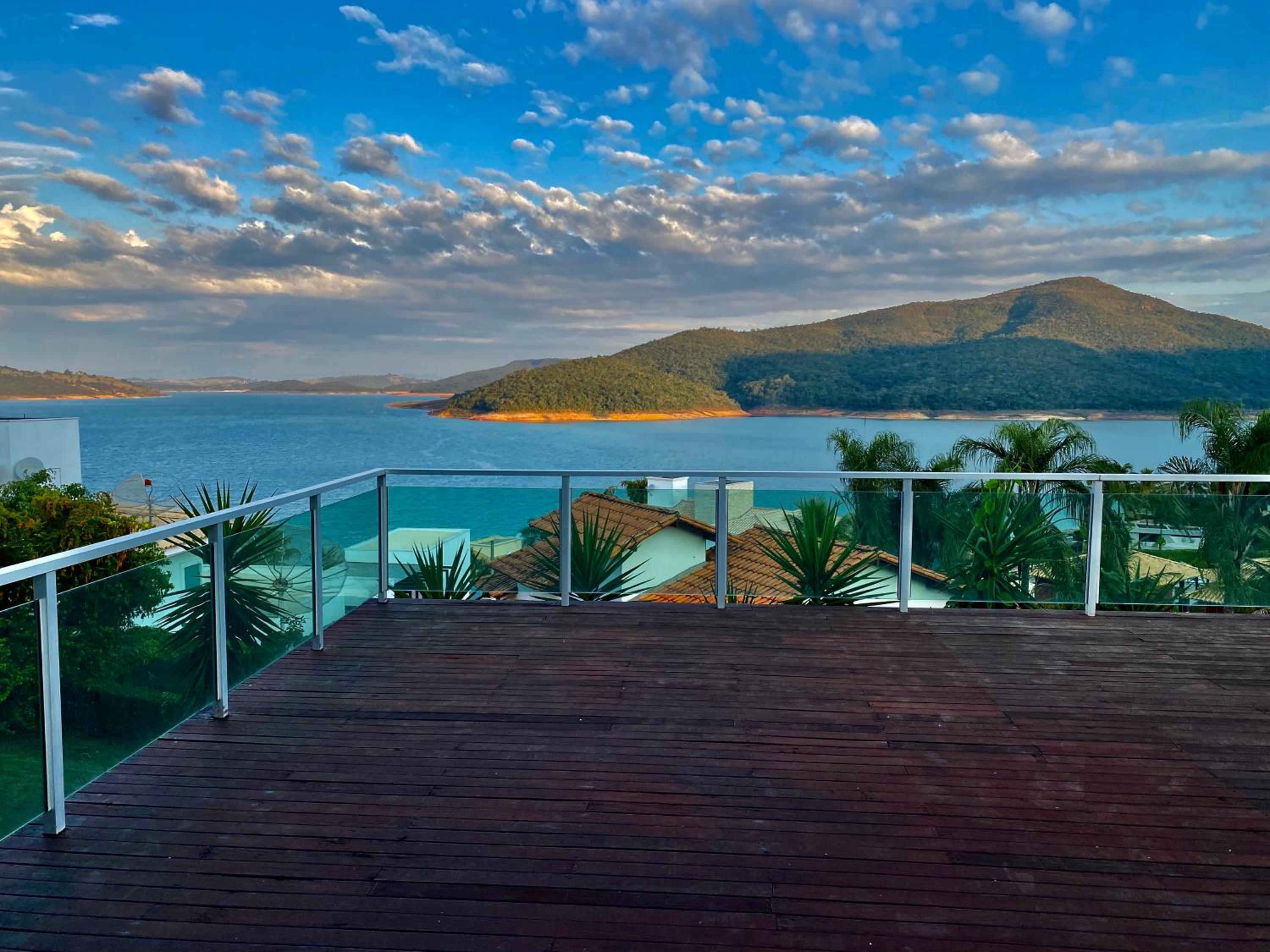 Vista Espetacular em Escarpas com Piscina