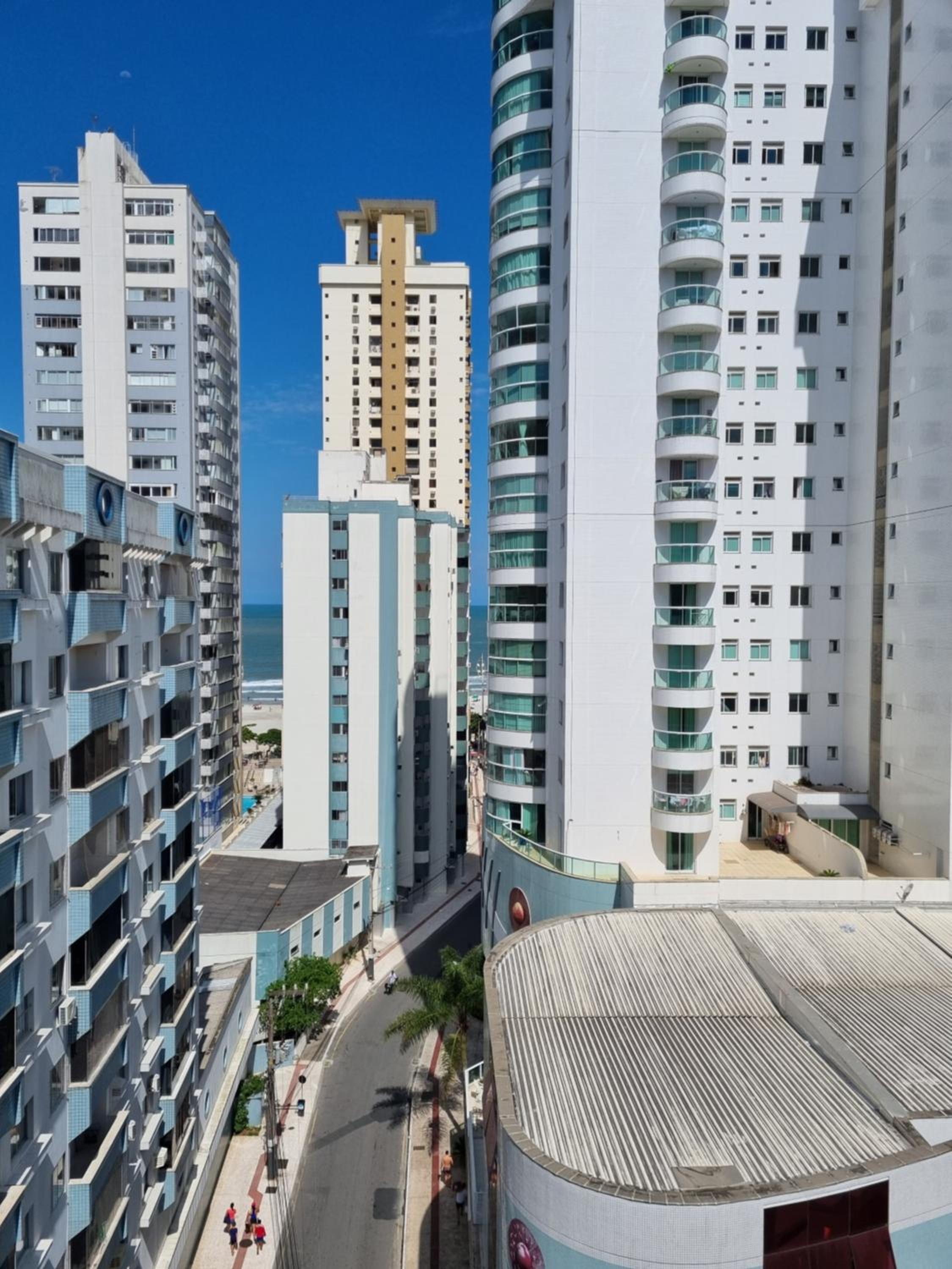 Apto Av Brasil Quadra mar