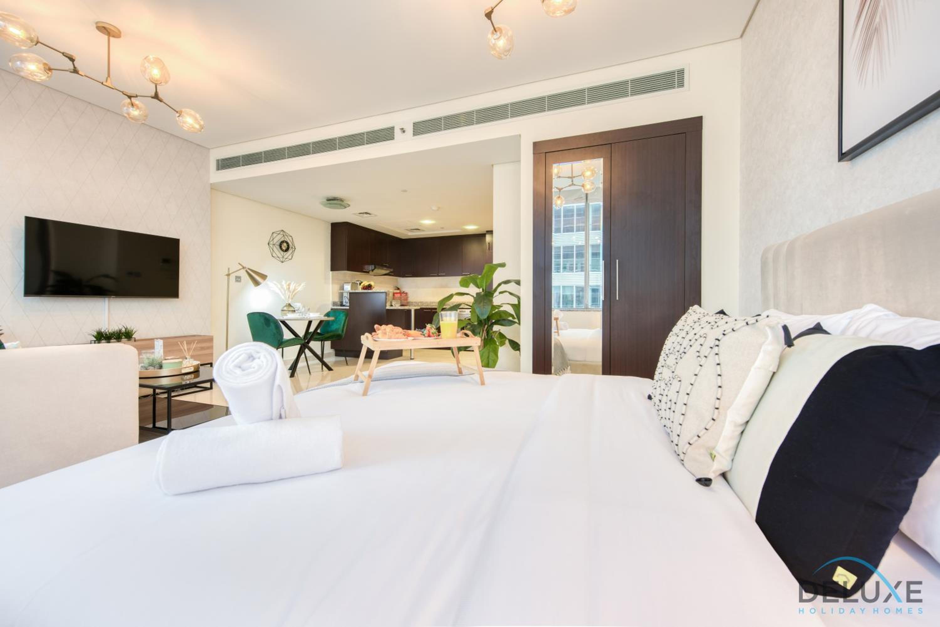 Sleek Studio at Sky Gardens DIFC by Deluxe Holiday Homes — Dubai photo 2