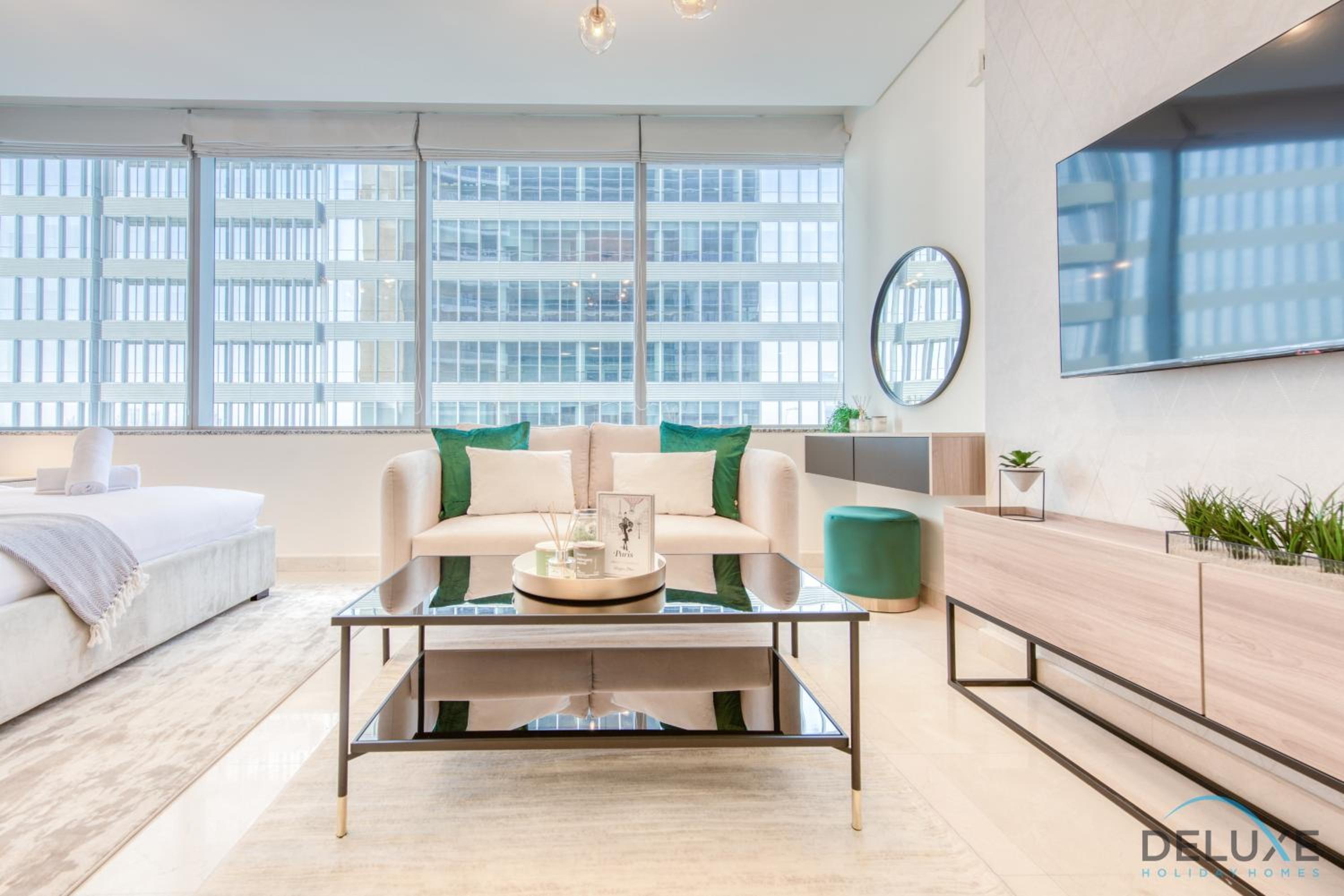 Sleek Studio at Sky Gardens DIFC by Deluxe Holiday Homes — Dubai photo 4